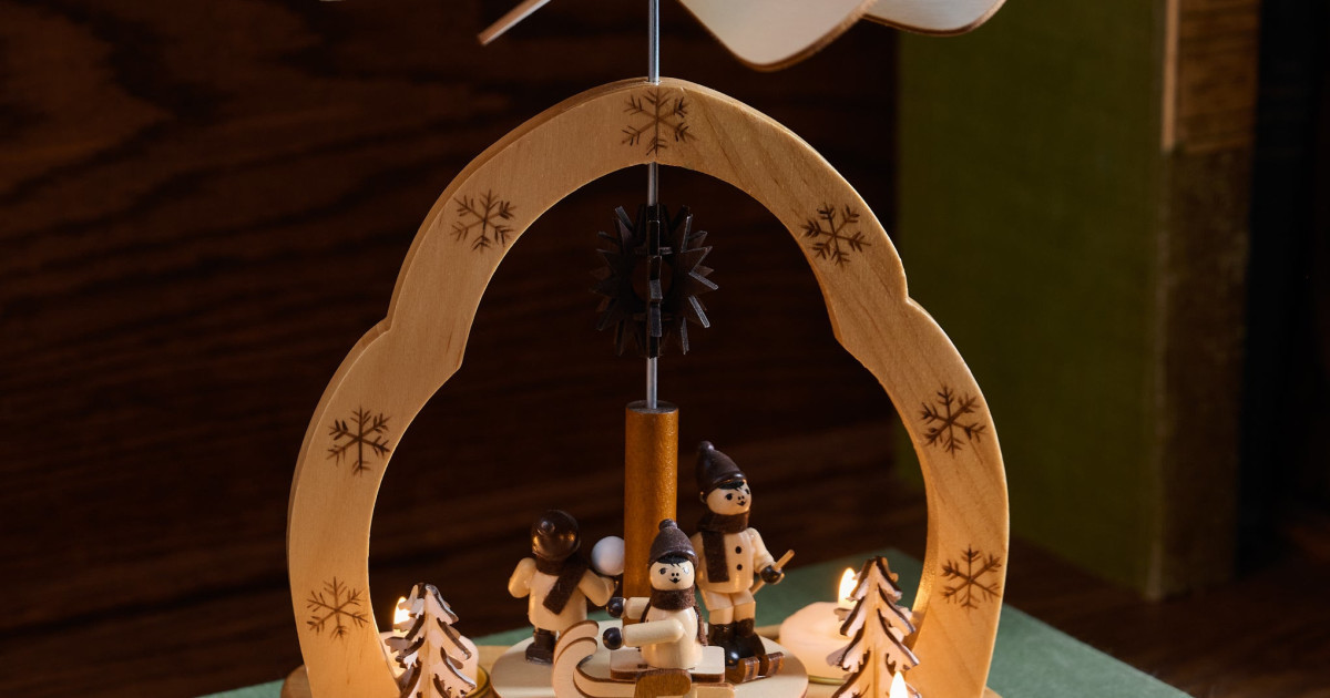 Holiday Spinning Candleholder | Magnolia