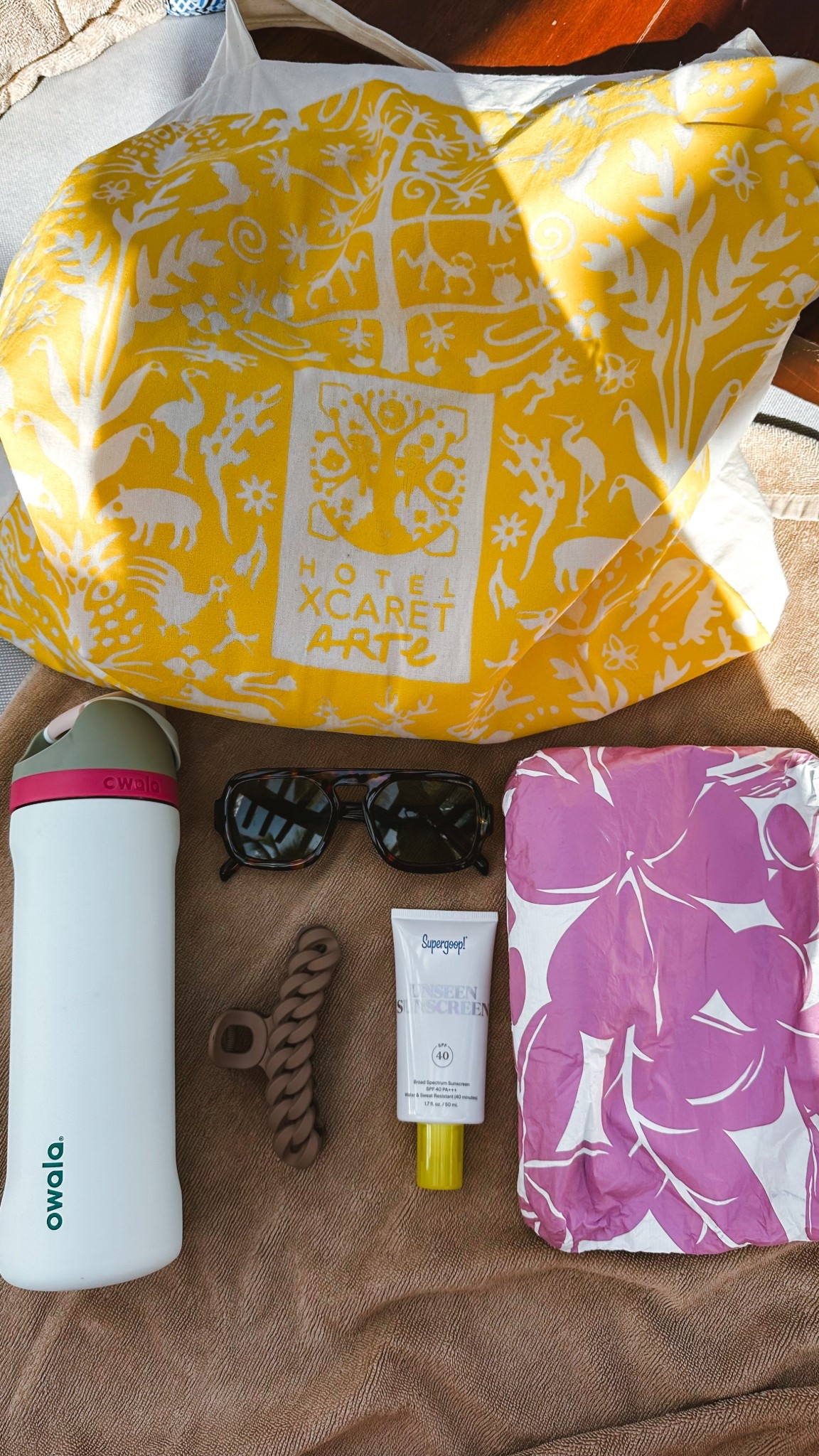 Beach bag essentials, pool bag, summer essentials, what’s in my pool bag, poolside, perfect for your next beach vacation

Water proof and sand proof beach bags

#LTKTravel #LTKSwim #LTKSummerEdit