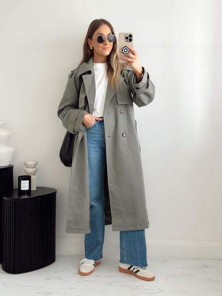 An easy trench and jeans outfit with the new 90’s relaxed jeans from @abercrombie

Size details:
Trench- size small
Jeans- 25 short
Tee- xs 



#LTKSpringSale #LTKfindsunder100 #LTKstyletip