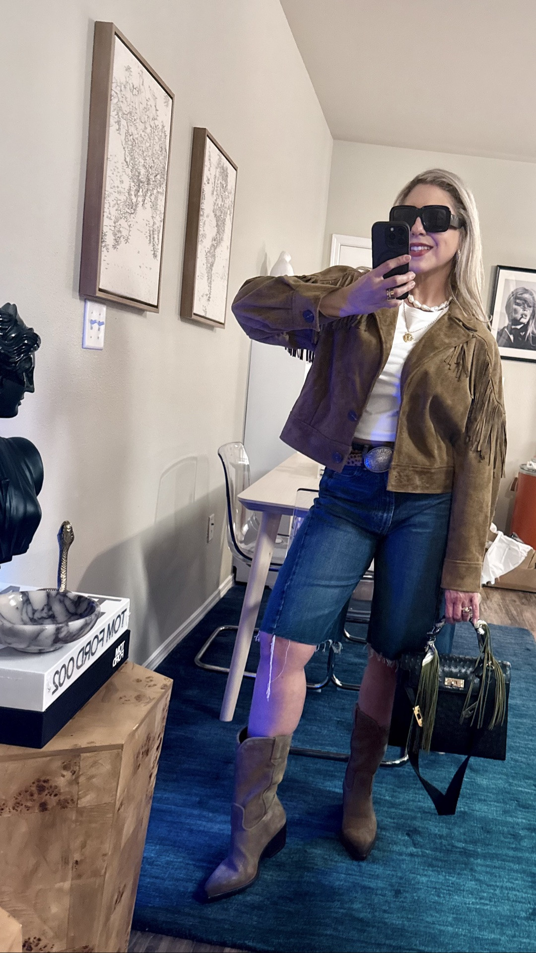 New from @Zara #fringedjacket #zarajacket #zarafringedjacket #zarafringes #zarafringesjacket #zaraboots #cowboyboots #suede #suedeboots #leatherboots #bermudas #motherdenim #bermudashorts #bermudadenim #denim #denimbermudas #zarafall #zaranew #fall #trending #trend @Zara