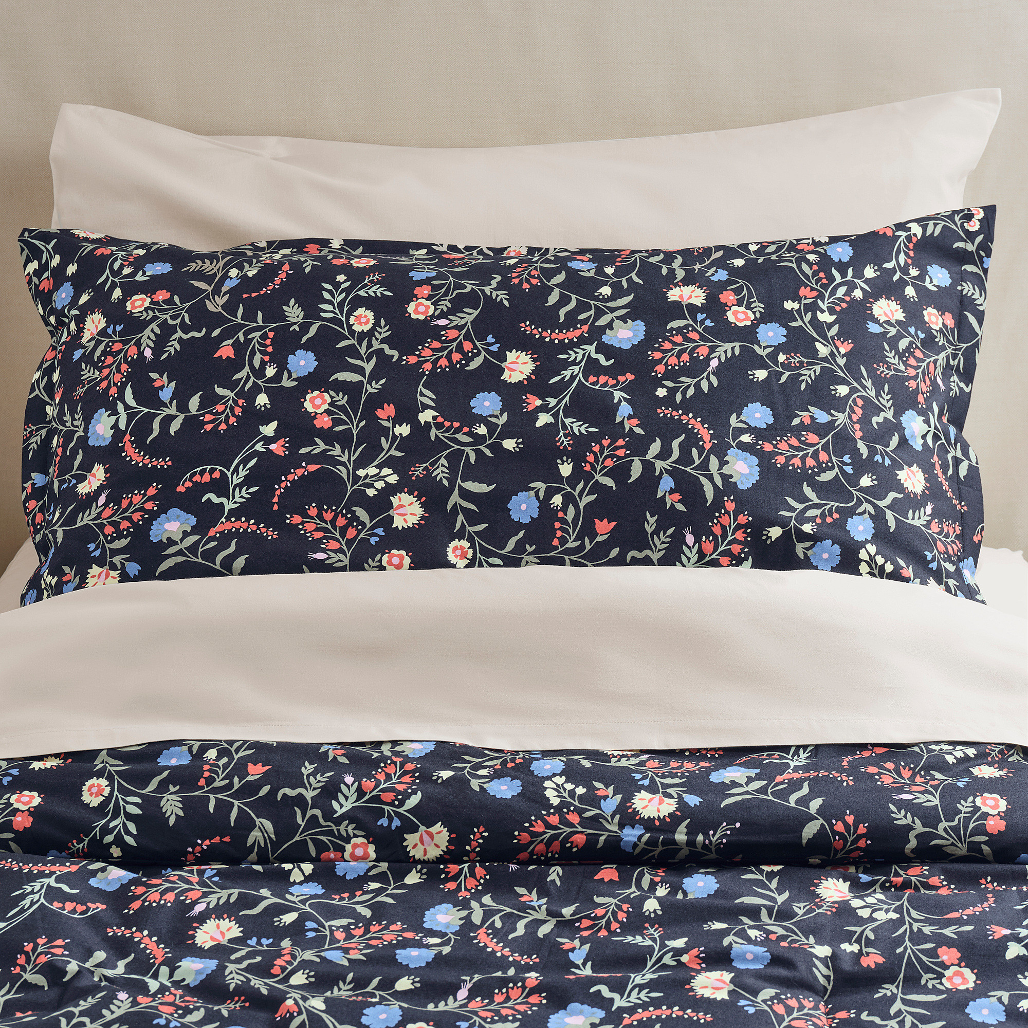 BRUDKRUSB\u00c4R comforter set, black/floral pattern, Full/Queen  - IKEA | IKEA US