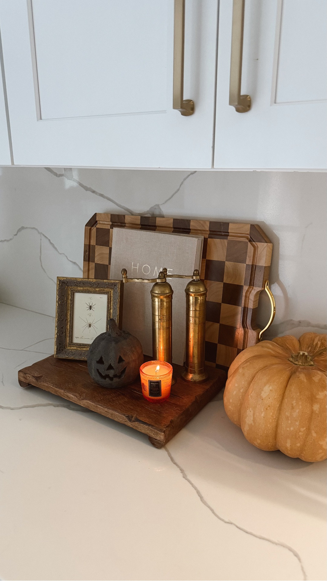 Little Sunday refresh 🍂🤎

#kitchen #fall #fallkitchendecor #pumpkincandle #halloween #kitchenvignette

#LTKSeasonal #LTKHome