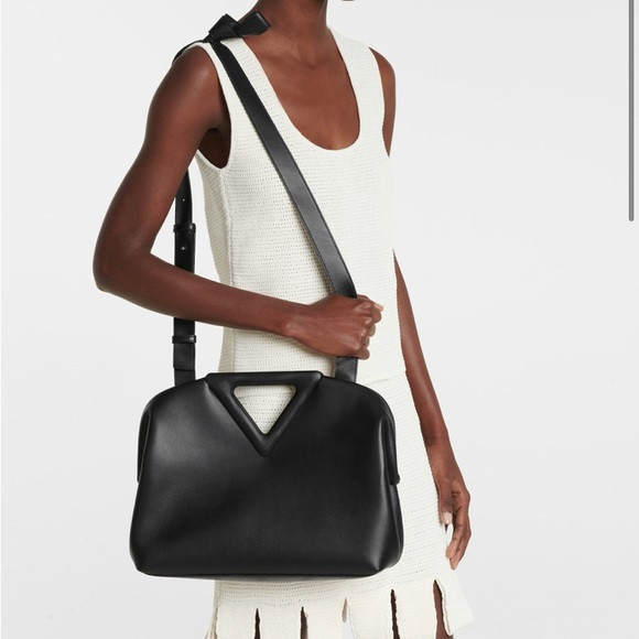Bottega Veneta point v medium | Poshmark