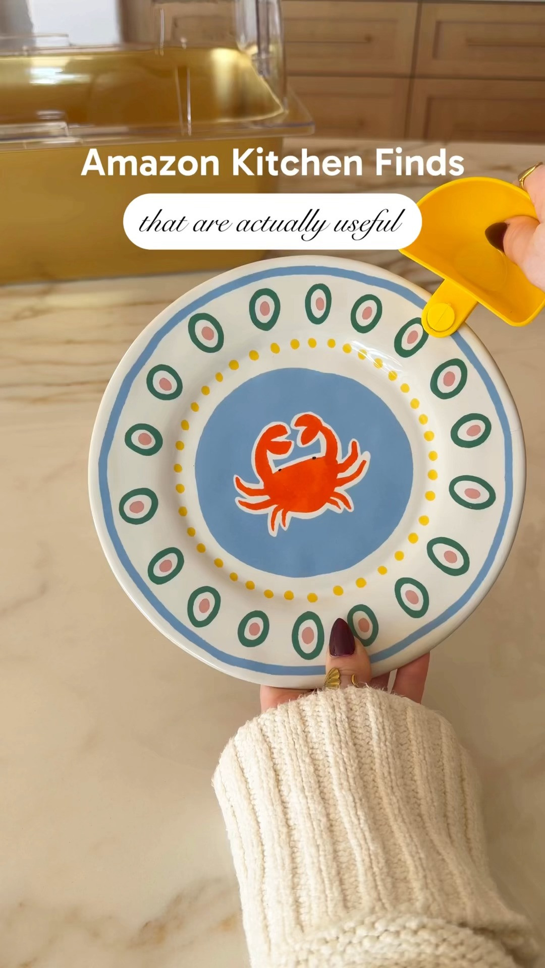 Need a solution of where to put your sauce without sacrificing space on your plate?!?! A dip clip is a clever design to solve that problem! 
 

 #LTKfoodie