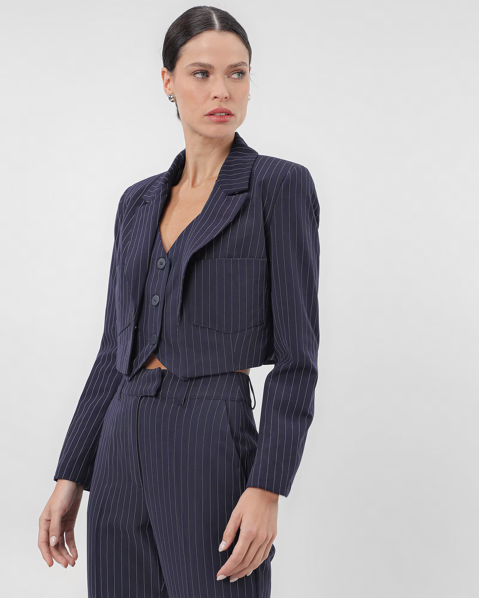 Blazer cropped gola tailleur risca de giz azul | AK by Riachuelo | Riachuelo (BR)