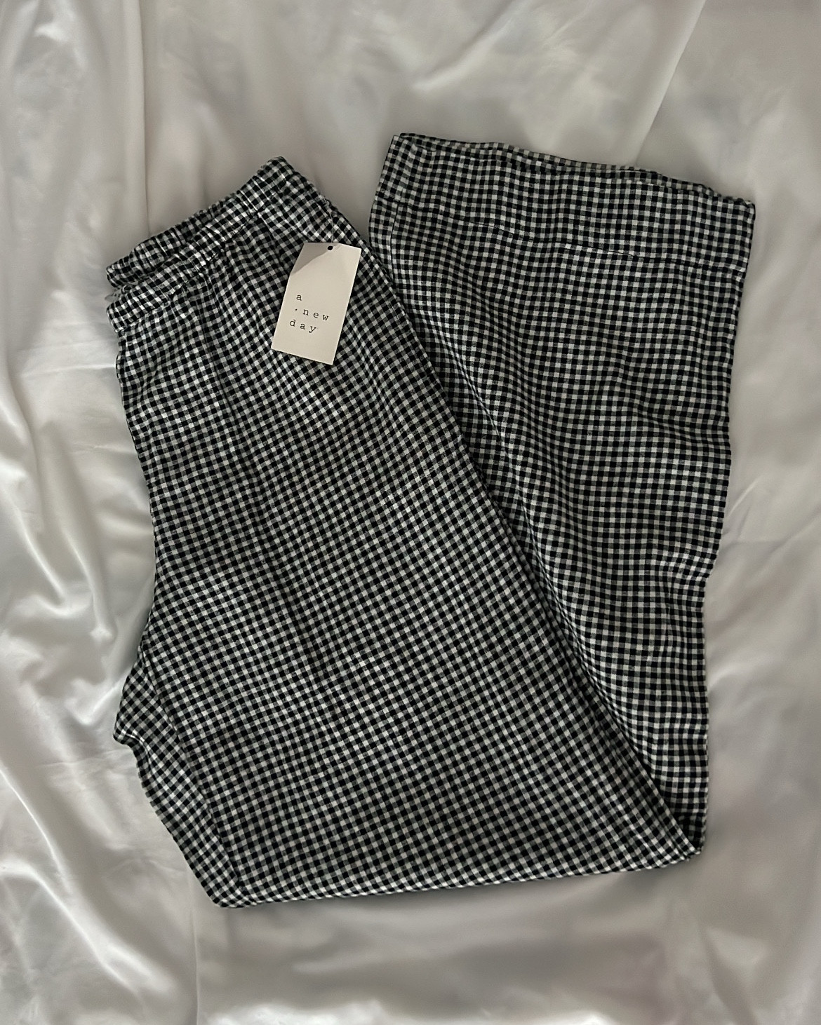 TARGET HAUL! I got 2 pairs of pants, bows to put on my shower curtain, some much needed rings, and my shampoo since I ran out 😗

#womenspants #springfashion #shampoo #haircare #bathroomdecor #ringstack #targetfinds #goldjewelry #haul

#LTKFindsUnder50 #LTKU #LTKStyleTip