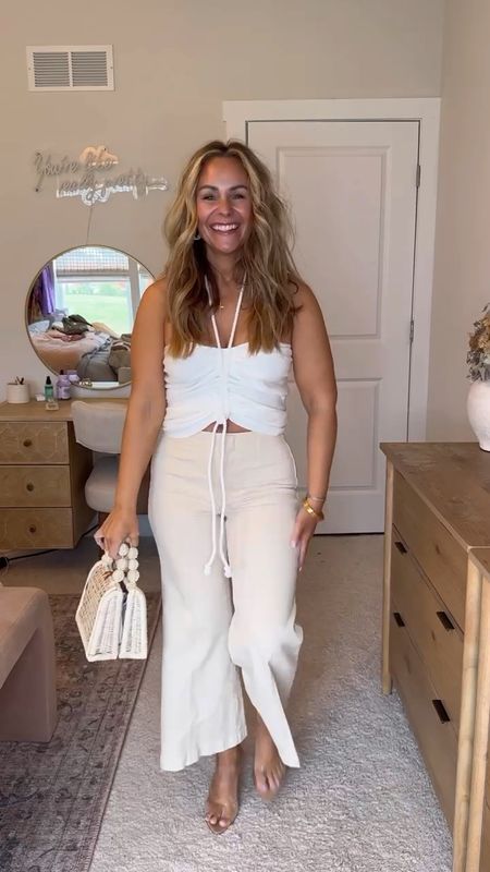 This outfit will have you feeling like one hot mama 🔥

I’m wearing a 28 in the bottoms and a Medium top. 

#petitefashion #petiteoutfit #pinterestfashion #pinterestoutfitidea #anthropologie #trendylook