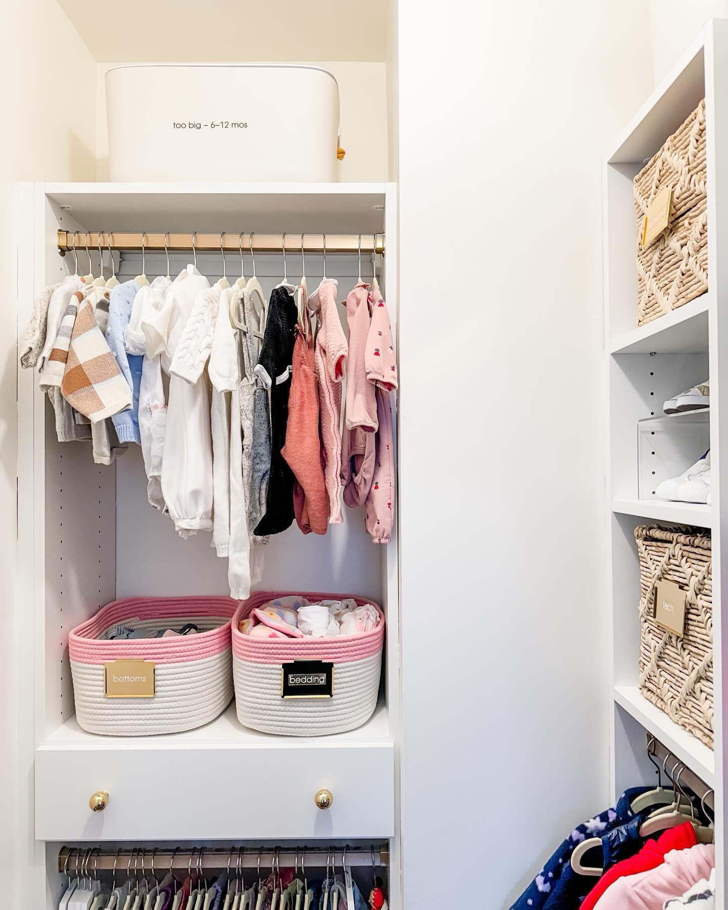 We all know it’s the smallest member of the family that needs the most streamlined space.
⠀⠀⠀⠀⠀⠀⠀⠀⠀
Every tiny outfit and essential has a place in this closet, making it super easy to change, swaddle, bundle, and get back to the serious business of being a baby.
⠀⠀⠀⠀⠀⠀⠀⠀⠀
The best part? Labeled zones make finding everything a breeze. A non-negotiable for tired parents everywhere.

And 🙌🏼 to @calclosets_erin for designing the most intentional spaces always and forever!