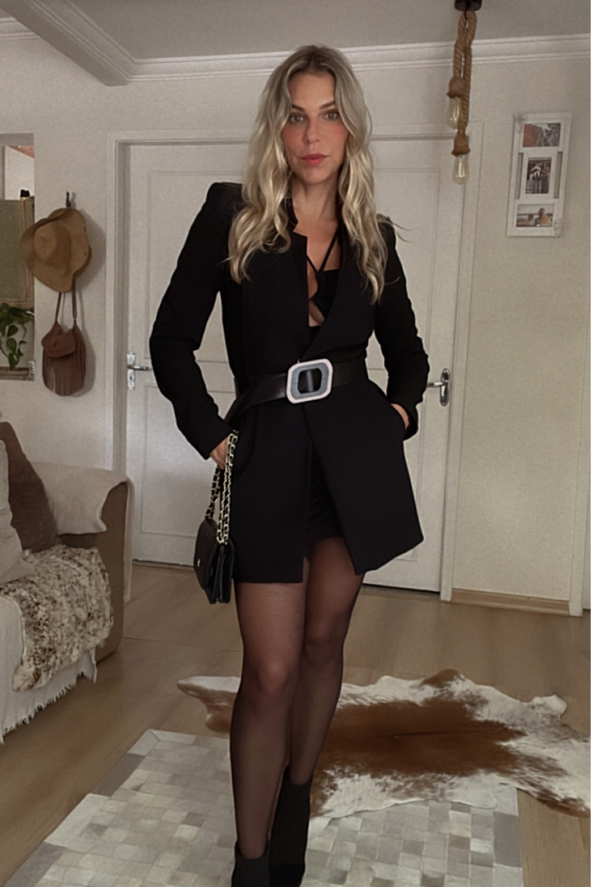 Um look infalível, blazer com cinto por cima do vestido curto 🖤

#LTKcurves #LTKbeauty #LTKbrasil