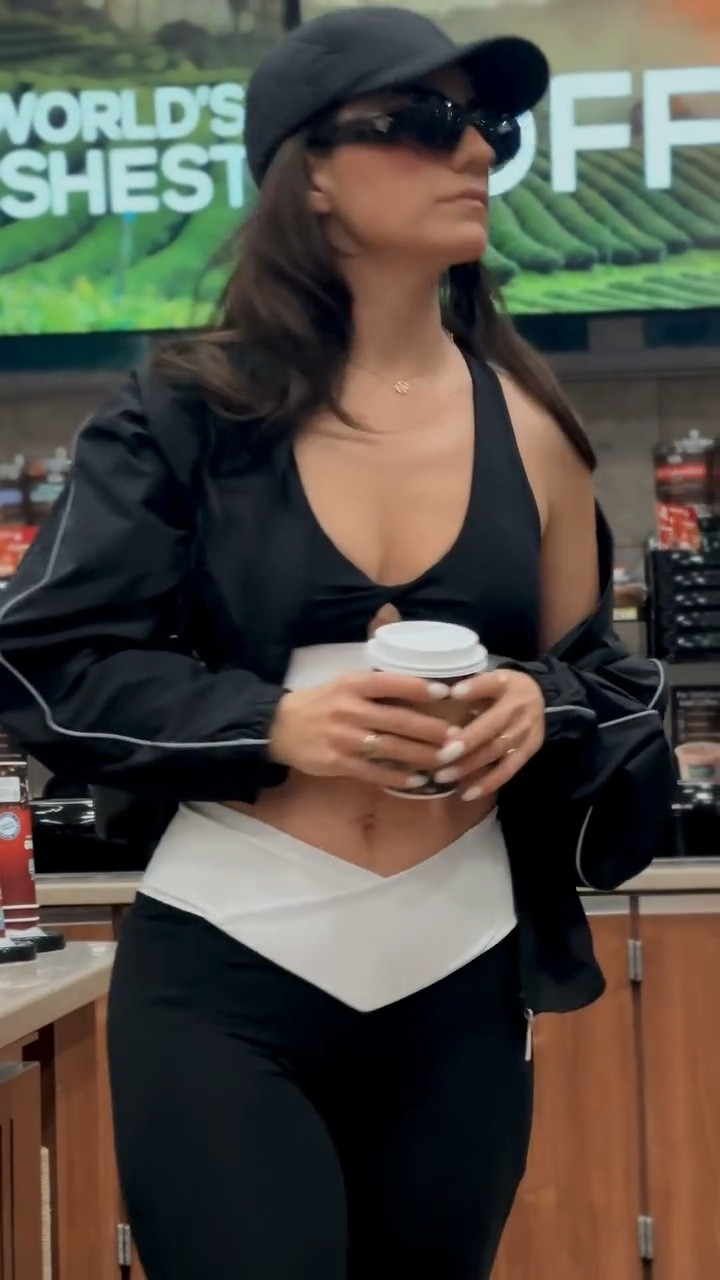 Errands but make it a vibe. 🤍🖤 #FableticsPartner 

All the comfy cool energy in my Fabletics fit! 
She’s with me everywhere. 😘

Can we talk about how Fabletics just gets it? 
I’m moving in style. ✌🏻@fabletics 

#Fabletics #ErrandOutfit #ComfyCool #AthleisureStyle #OOTD #SpringStyle #FitCheck #MomOnTheGo #StyleInMotion #DMVStyle #FableticsPartner