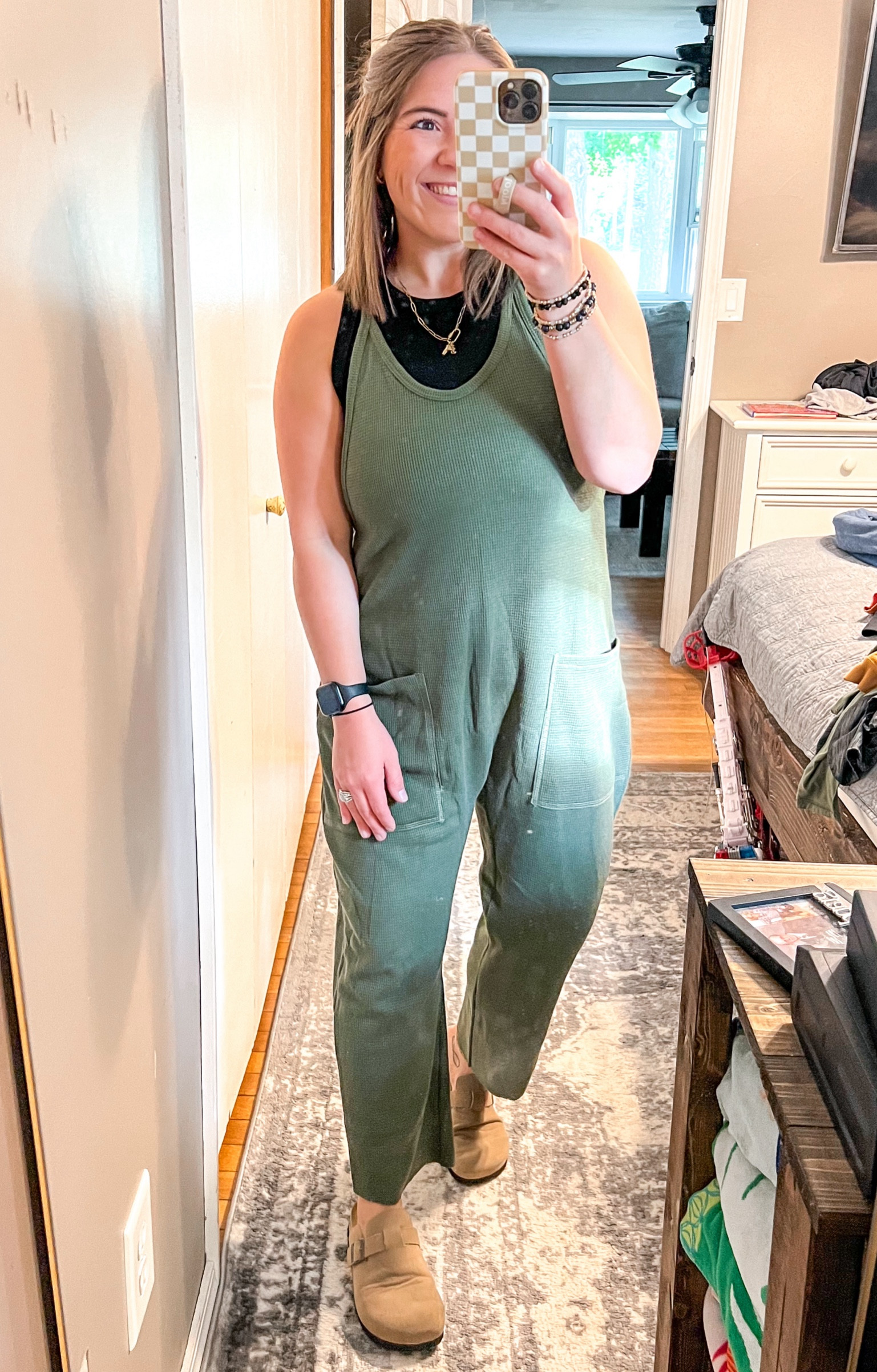 Comfy casual running errands ✨💫
Amazon jumpsuit- XS runs big
Target Tank- Medium
Amazon Clogs- 7 TTS
