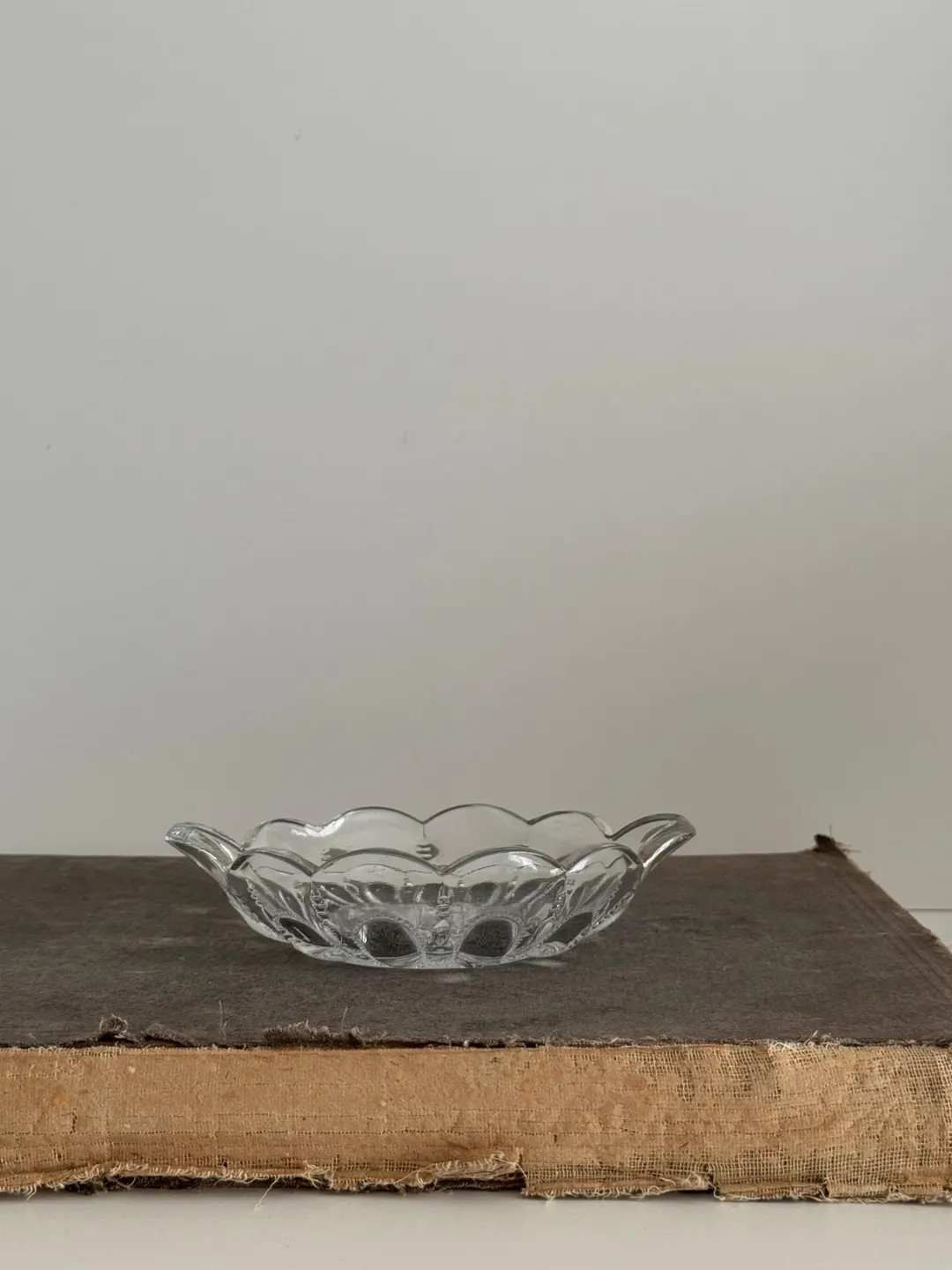 Vintage Scalloped Glass Dish, Vintage Style, Vintage Home Decor, Jewelry Dish - Etsy | Etsy (US)