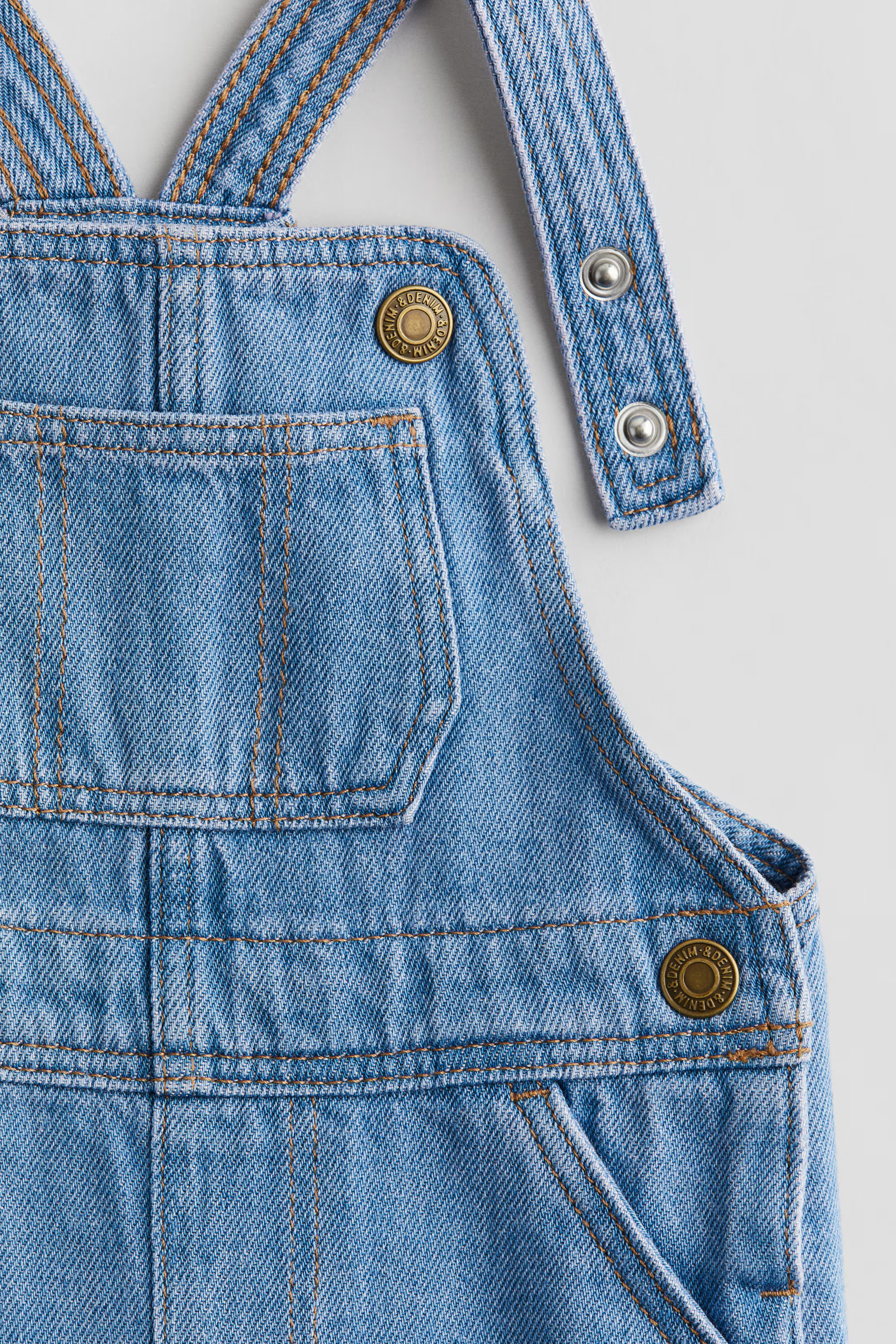 Denim dungarees | H&M (UK, MY, IN, SG, PH, TW, HK)