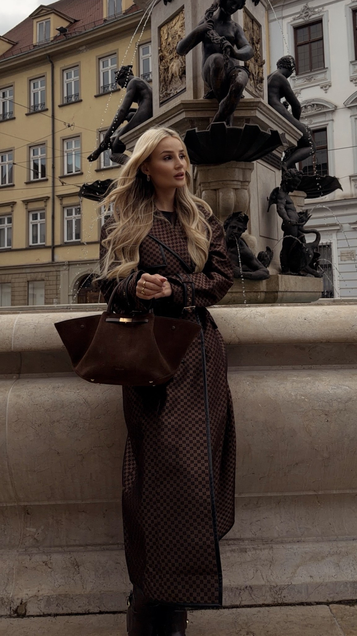 Chocolate brown 🤎 DeMellier Bag in suede & a coat from Sierra Darien

#LTKstyletip #LTKdeutschland #LTKeurope