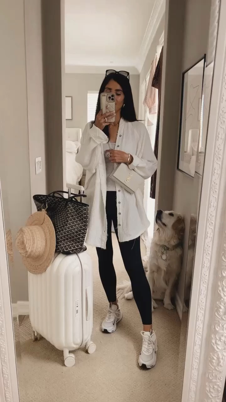 Great outfit for travel day. I'm just shy of 5-7" wearing a size 4 in
leggings... #StylinByAylin
#Aylin

#LTKtravel #LTKstyletip