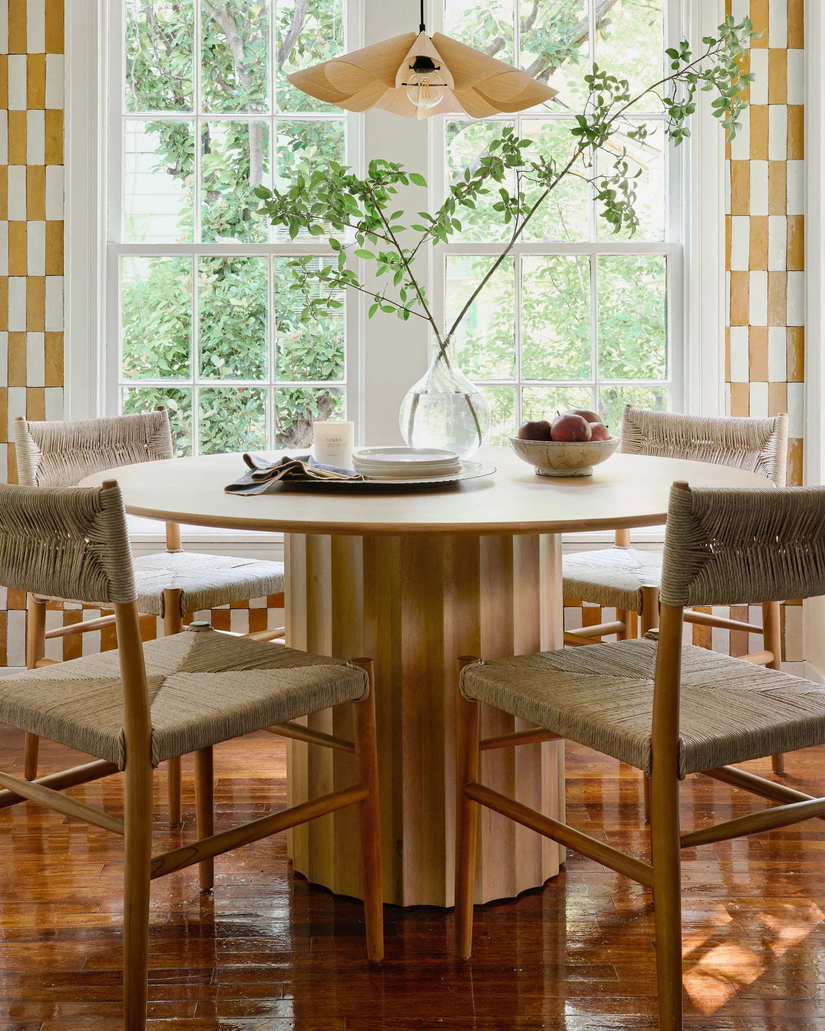 Lillian Dining Table | Magnolia