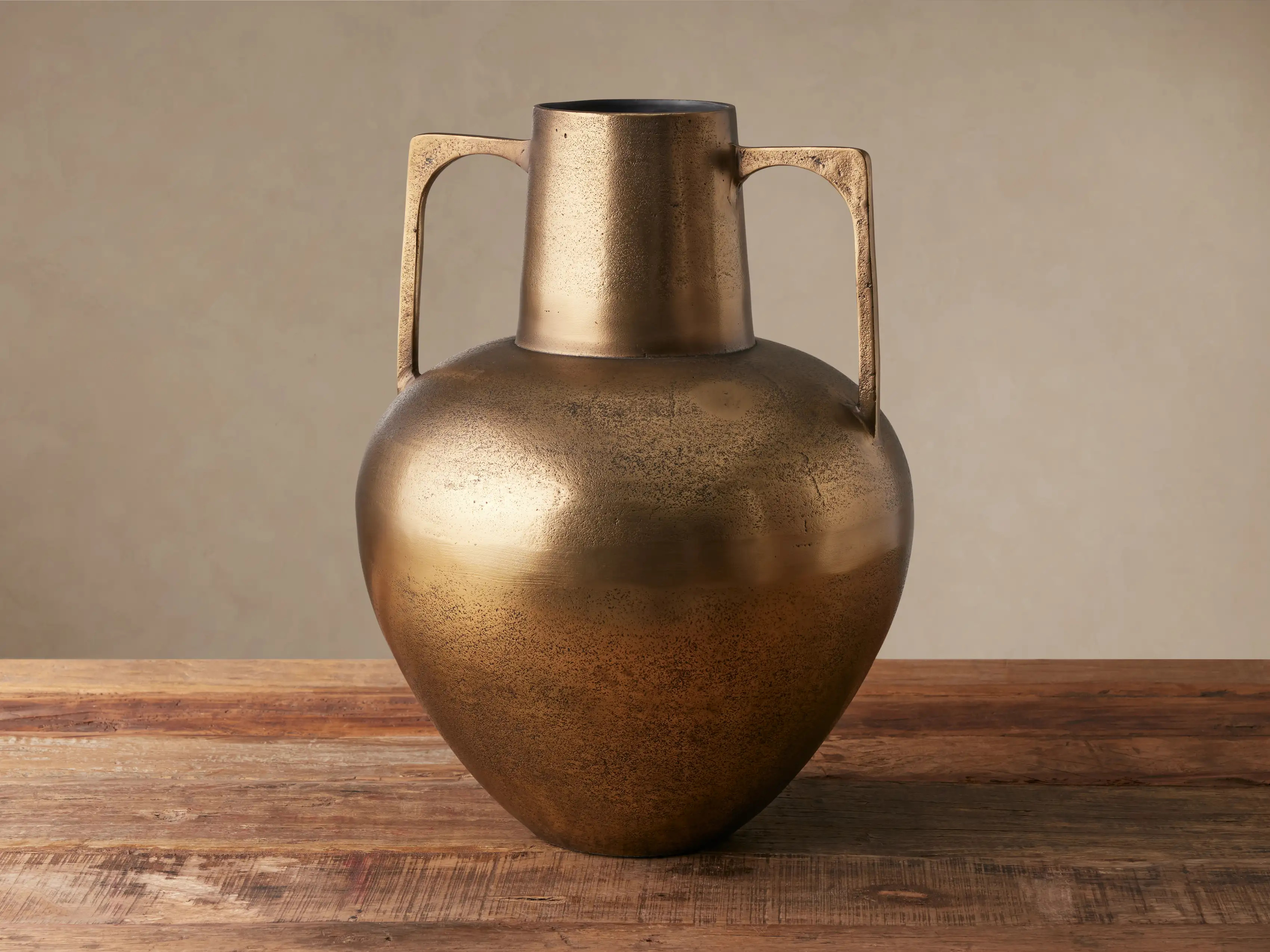 Taddeo Vase | Arhaus