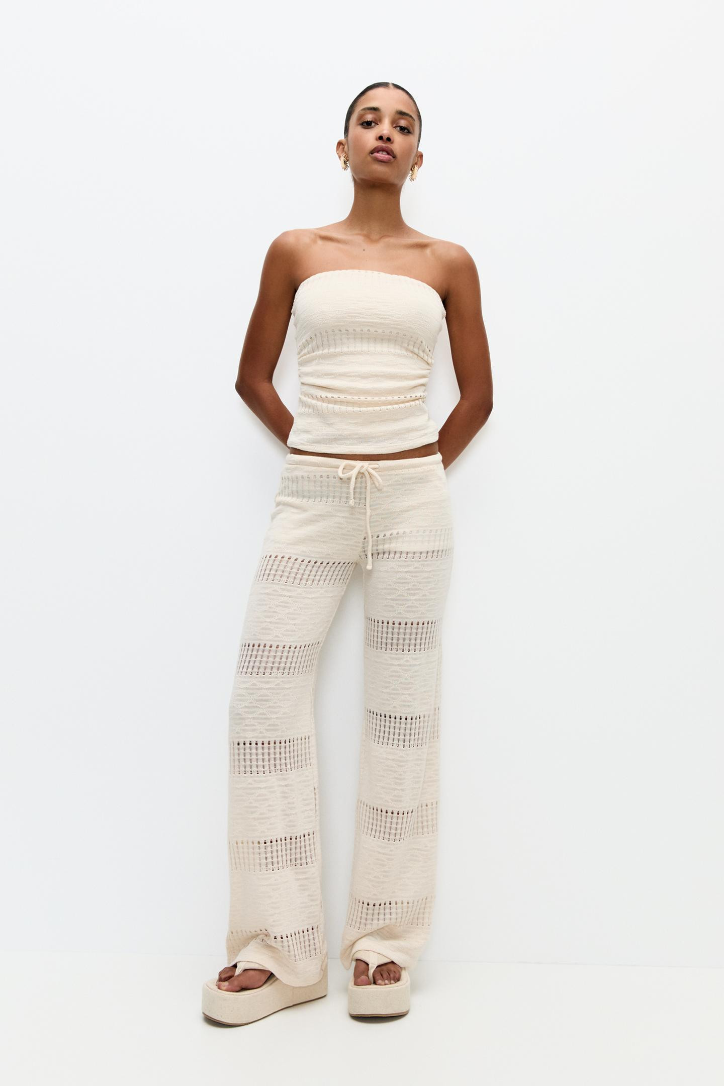 Häkelhose mit Lochmuster | PULL and BEAR DE