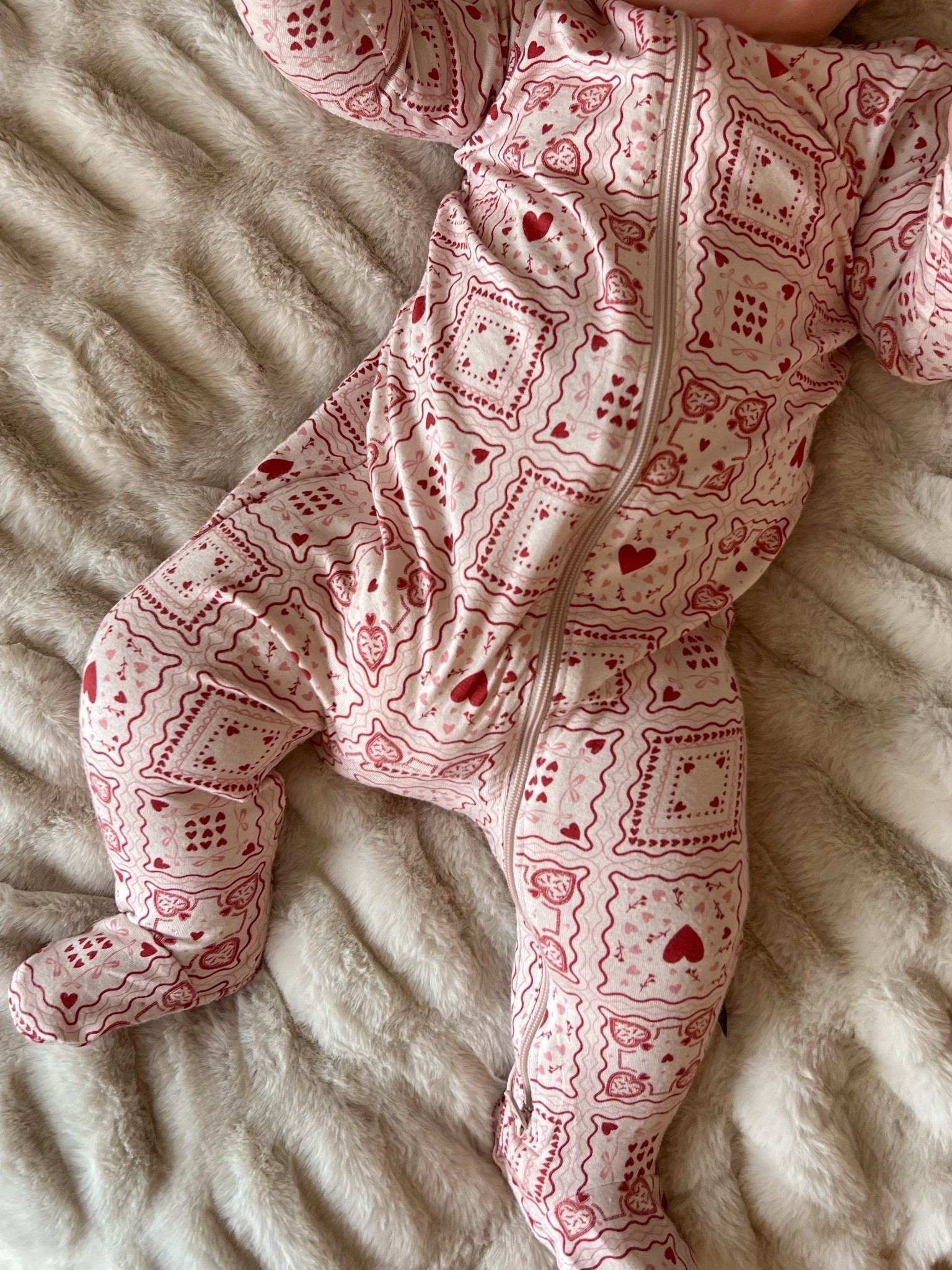 $9 valentines day onesie!! 💌 so soft!

#LTKBaby #LTKmomlife #LTKValentine