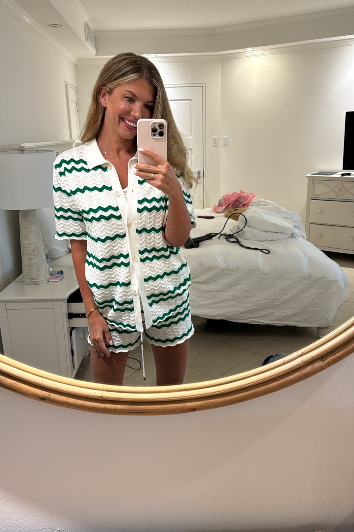 Size small in the top and xs in the bottom!! 💚💚