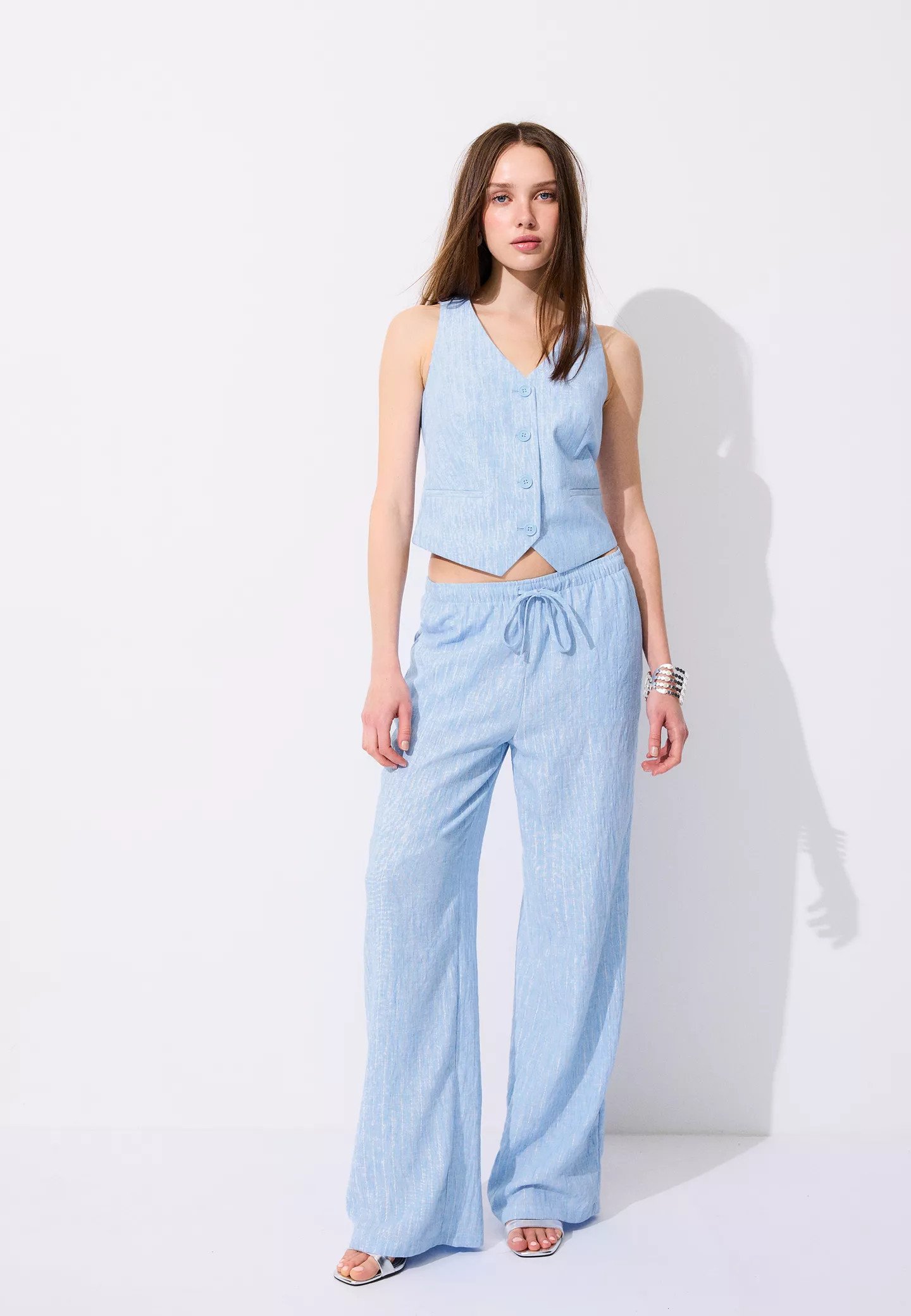 Flowing metallic thread linen-effect trousers - Women's fashion | Stradivarius United Kingdom | Stradivarius (UK)