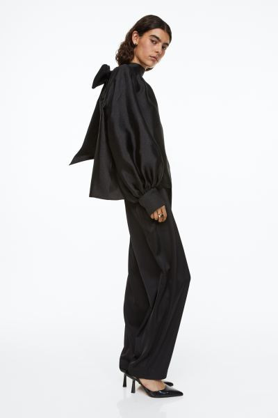 Tie-collar blouse | H&M (UK, MY, IN, SG, PH, TW, HK)