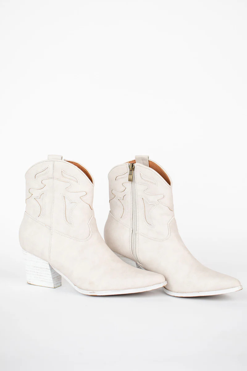 Kaye Boots- Cream | Avara