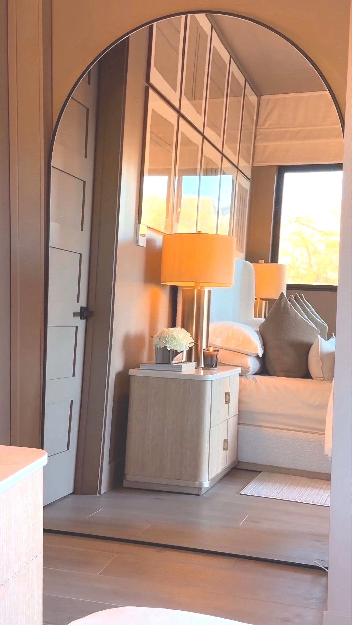 This oversized arch mirror reflects my guest bedroom, so beautifully and fills in the perfect amount of space ✨ Oversized arched mirror Cozy aesthetic guest bedroom Guest bedroom Inspo Rh inspired bedroom ￼

Summerthompsonstyles

#LTKHome #LTKSaleAlert