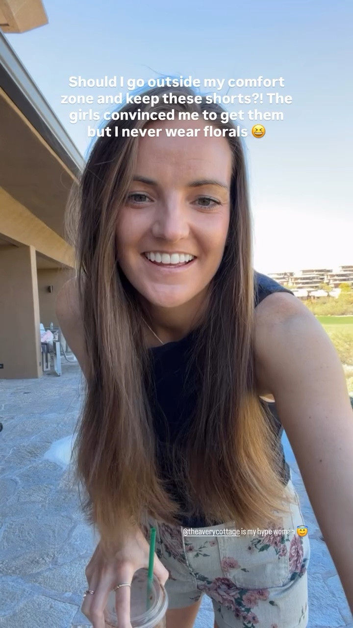 Should I go outside my comfort zone and keep these shorts?! The girls convinced me to get them but I never wear florals 😆 @theaverycottage is my hype woman 😇