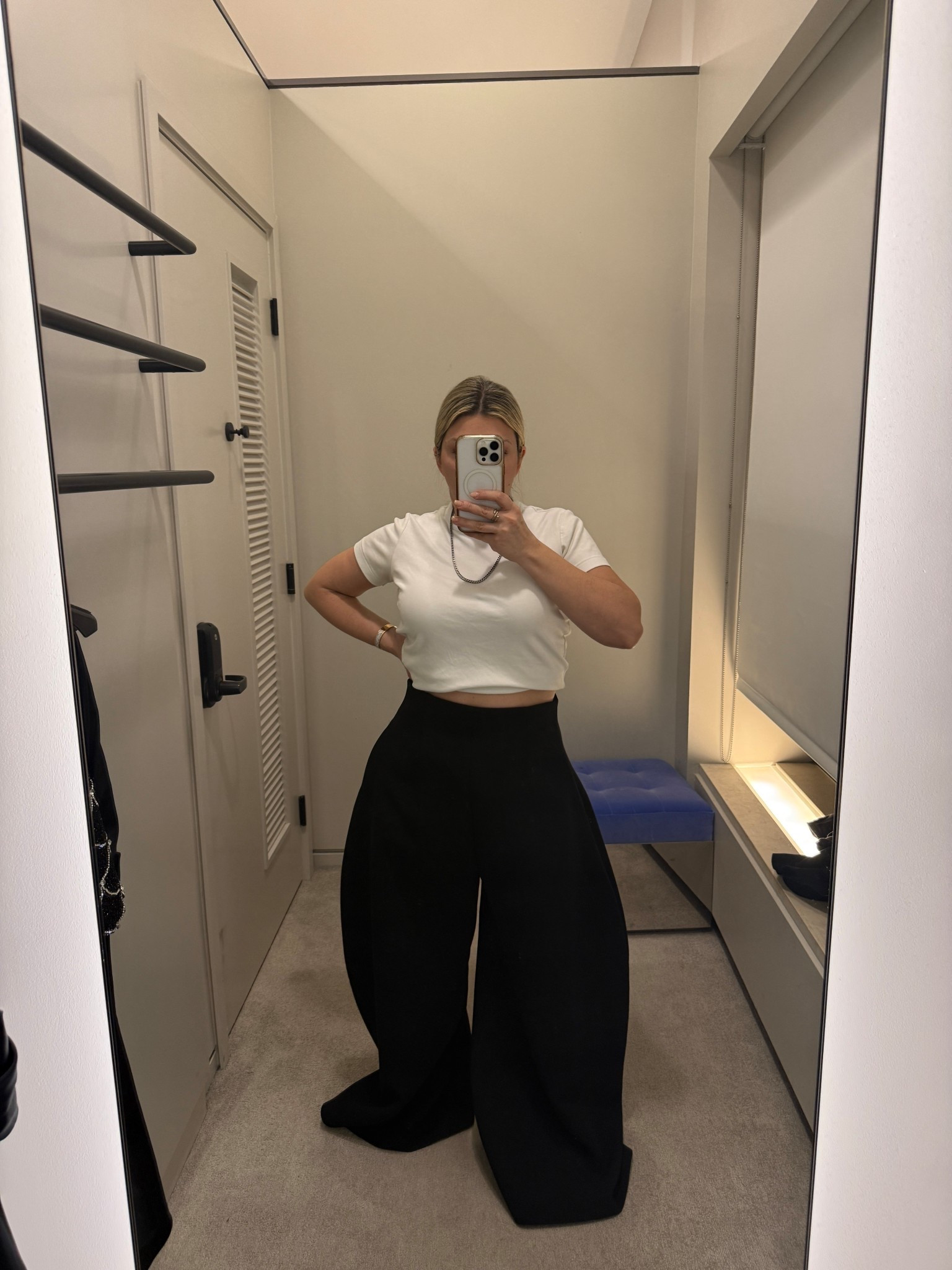 Balloon pants that shrink your waist and have a dramatic flair! I’m obsessed with these:
I’m 5’3, 135lbs wearing mediumm