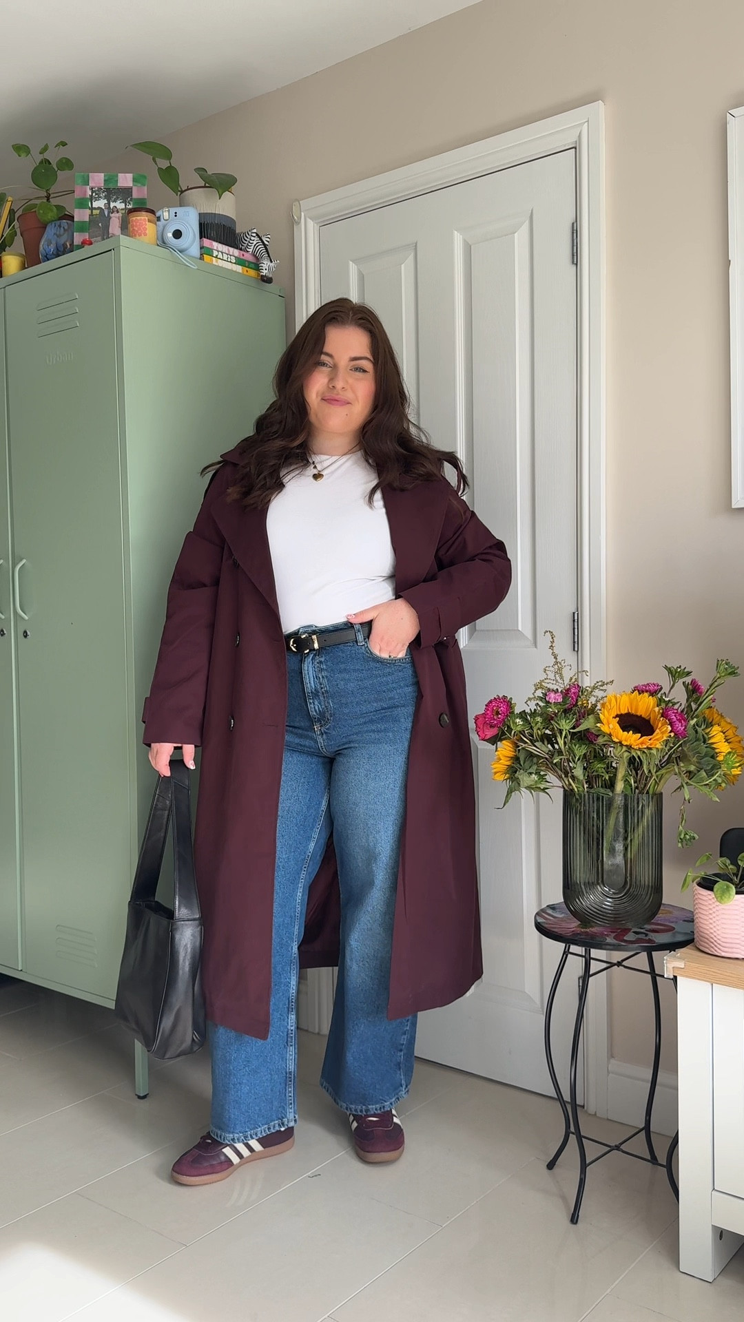 1 burgundy trench coat styled 5 ways

Newlook jeans, Abercrombie top, pleated skirt, loafers, trench coat, jeans, grey trousers, navy cardigan, black skort

#LTKcurves #LTKautumn #LTKmidsize