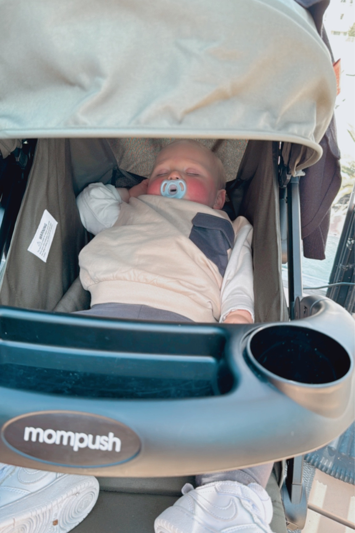 Easy and light weigh travel stroller 