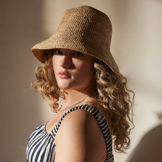 RAFFIA BUCKET HAT, NATURAL | Indigo (CA)