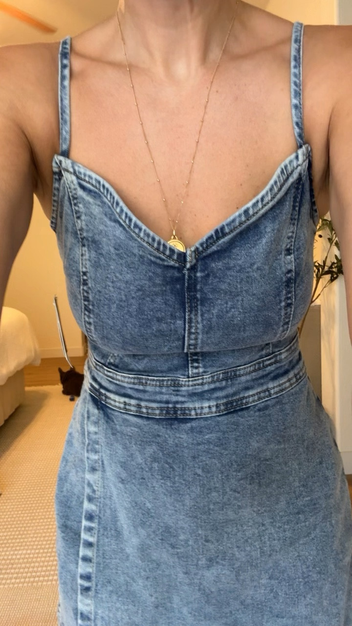 Wearing a small but could def do a S or XS because of the stretch  