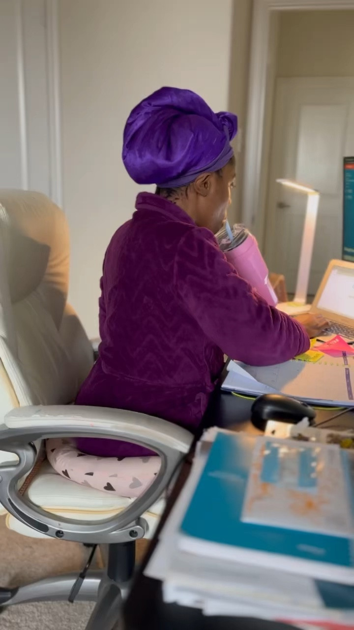 Get ready with to volunteer for my sons school feild trip. My Fanny pack came in handy #Mommylife #Workingmomlife 
#Feildtripessentials 

#LTKitbag