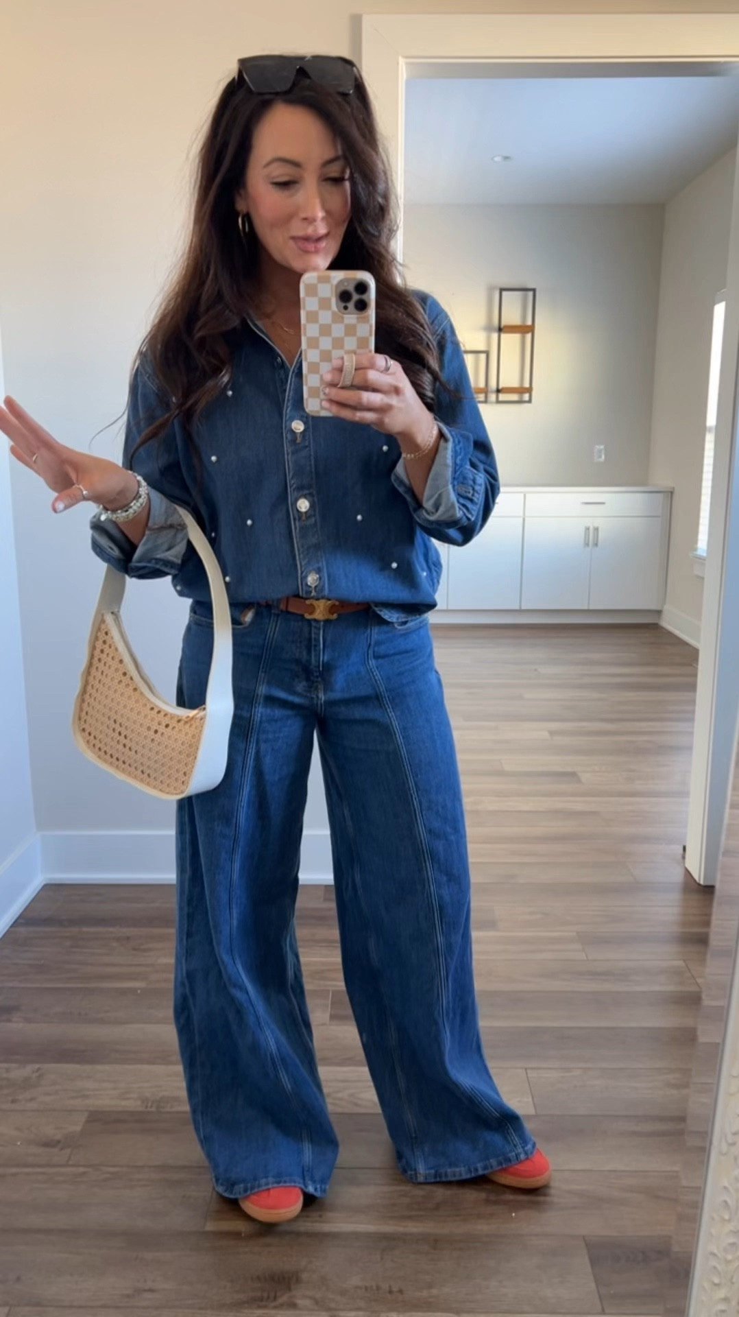 • medium top
• size 28 denim - true to size (I’m 5’4) 
• shoes run big 


#LTKWatchNow #LTKFindsUnder50 #LTKStyleTip