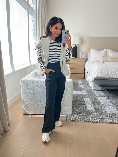 I’m wearing an XS in this stripped top and a 25 short in the black Sloane pants. This is such a classic look that will be on repeat all fall for me! 

#LTKSale