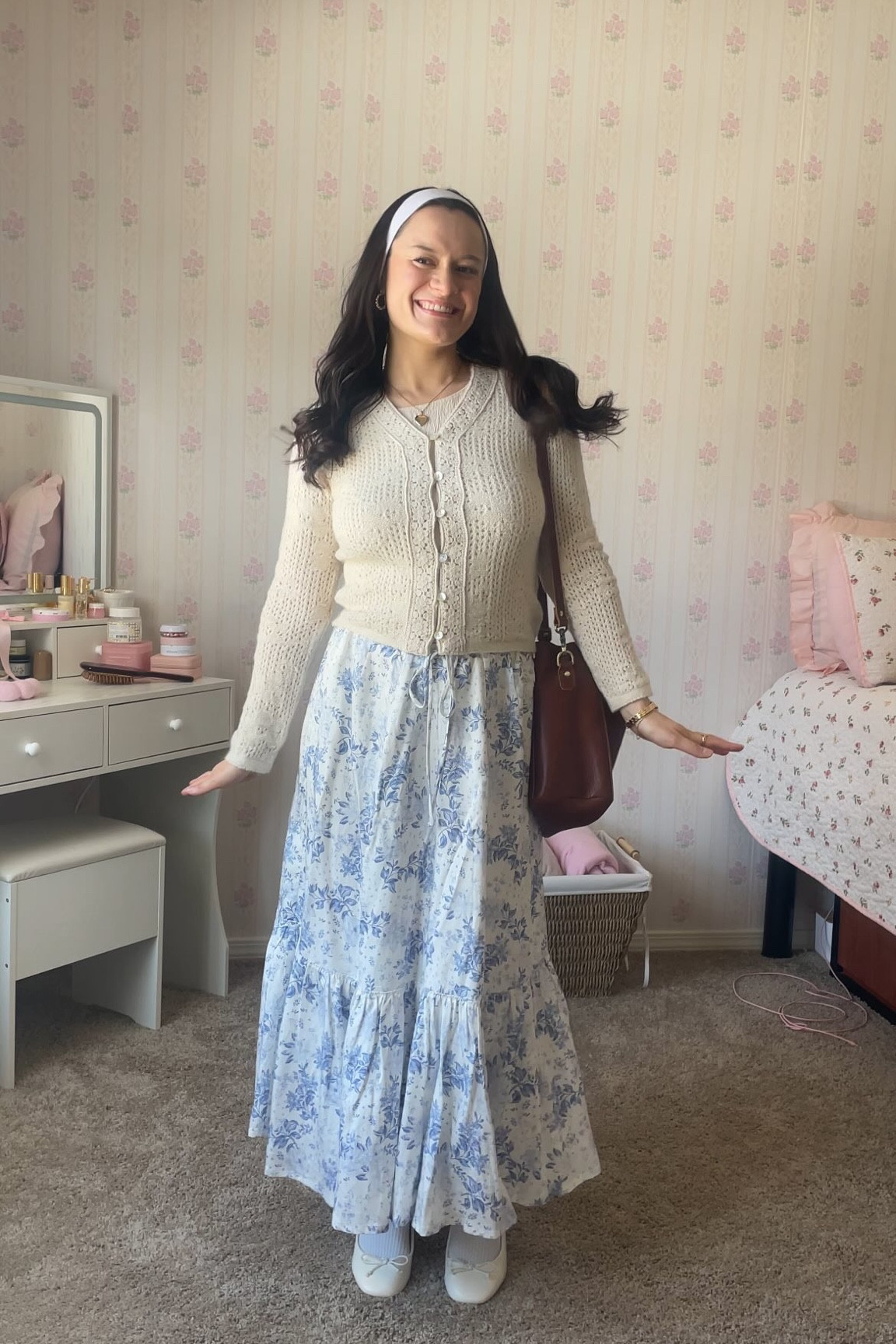 Love my long skirts & Pinterest 🪞🫶❄️

Do you like long or short skirts?✨

Outfit info on LTK (in bio
.
Pinterest outfit|girly| Pinterest|ootd|outfitinspo
#ootd #gdwm #fitcheck #outfitinspo #outfitideas #midiskirt #outfitstyle #pinterest #pinterestinspired