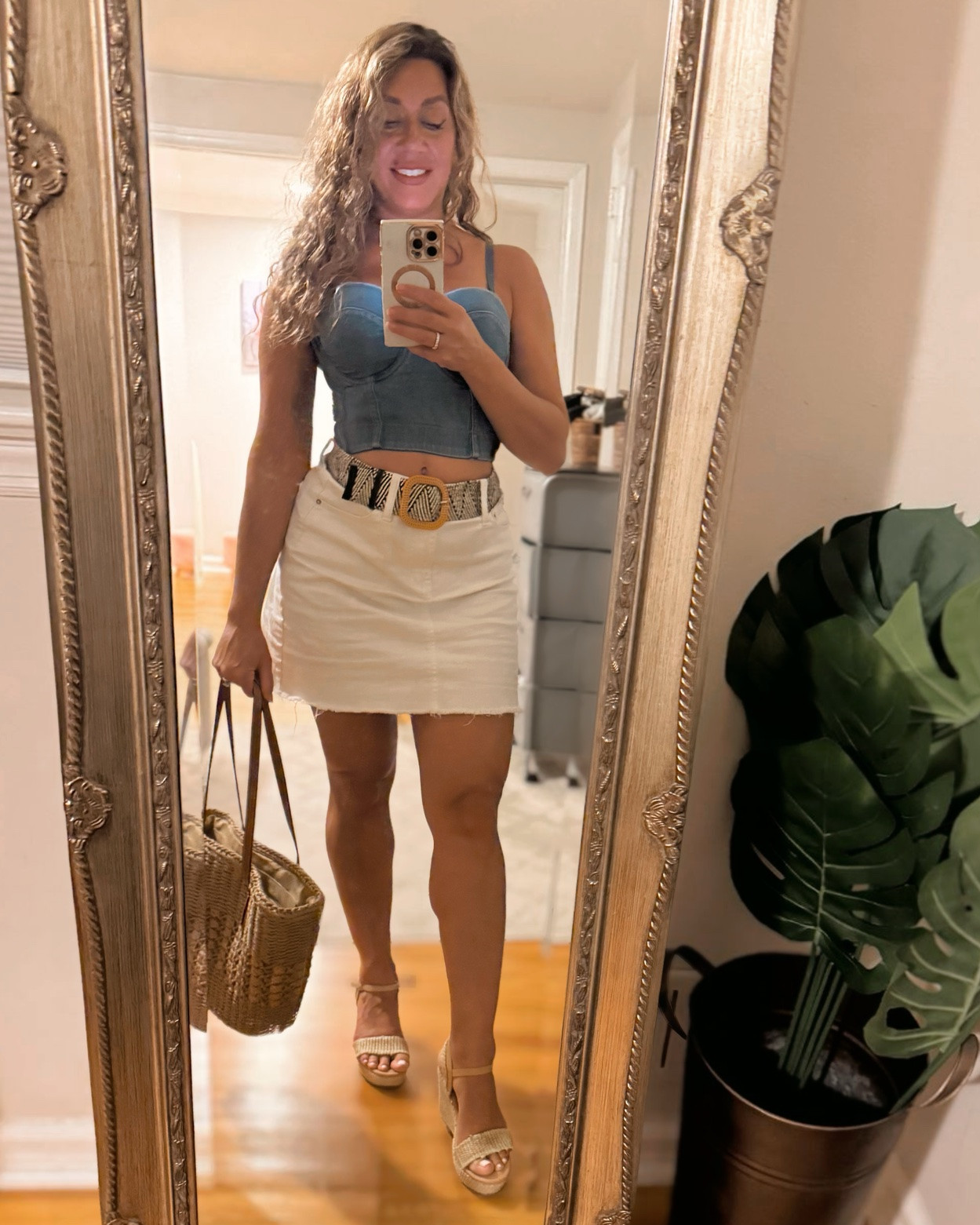 🤍🤎💙 Classic styles never die — they truly stand the test of time. I love pairing a classic-cut denim bustier with a white denim skirt, neutral woven belt, and finishing it off with a straw tote and wedge sandals. 

#latesummer #summeroutfits #transitionaloutfit #dancerbody #pilatesbody

#LTKootd
