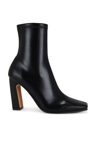 Steve Madden Vinka Boot in Black. | Revolve Clothing (Global)