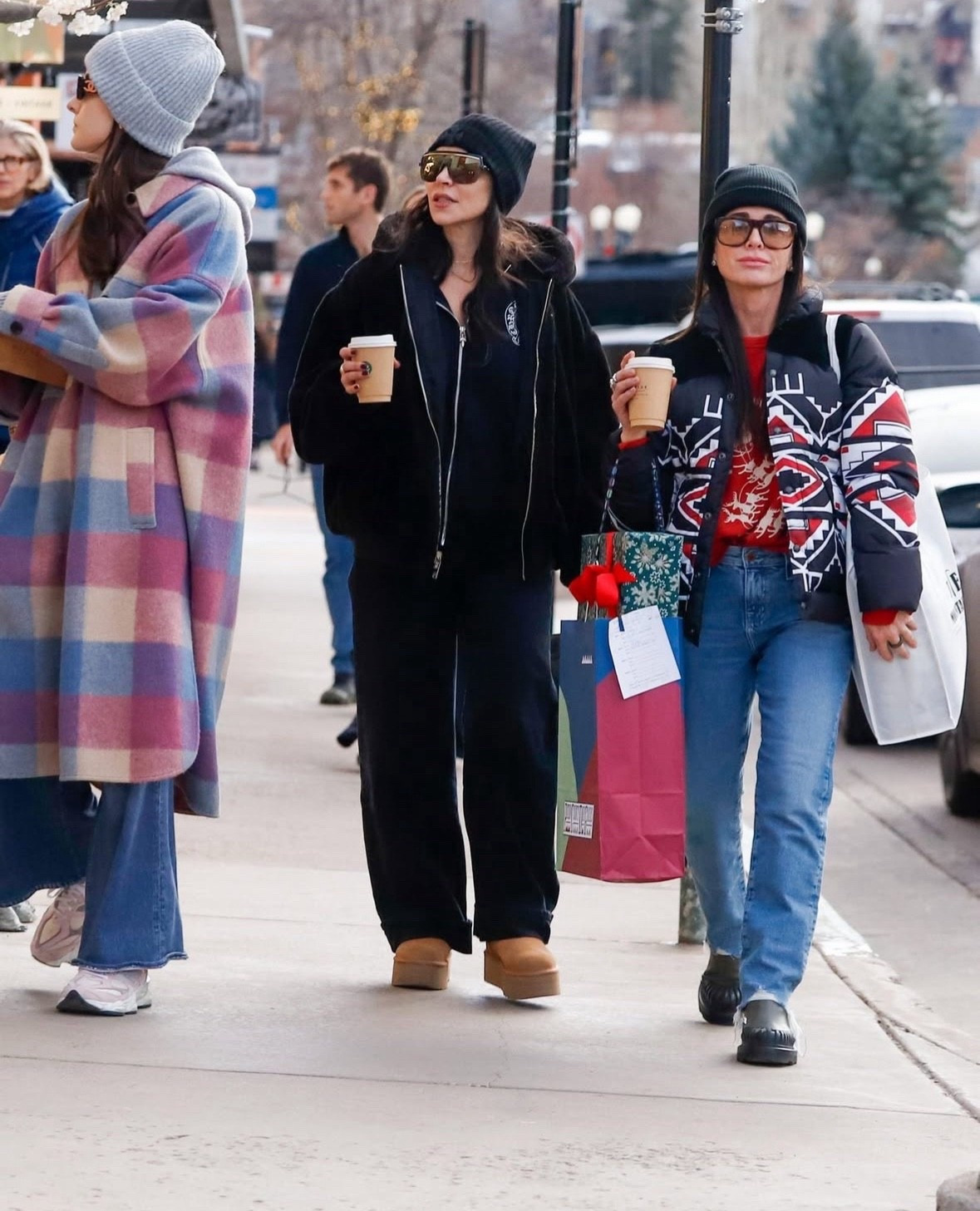 Kyle Richards and her daughters in Aspen.  They all look cute but I really love Sophia’s coat

#LTKSeasonal #LTKootd #LTKTravel
