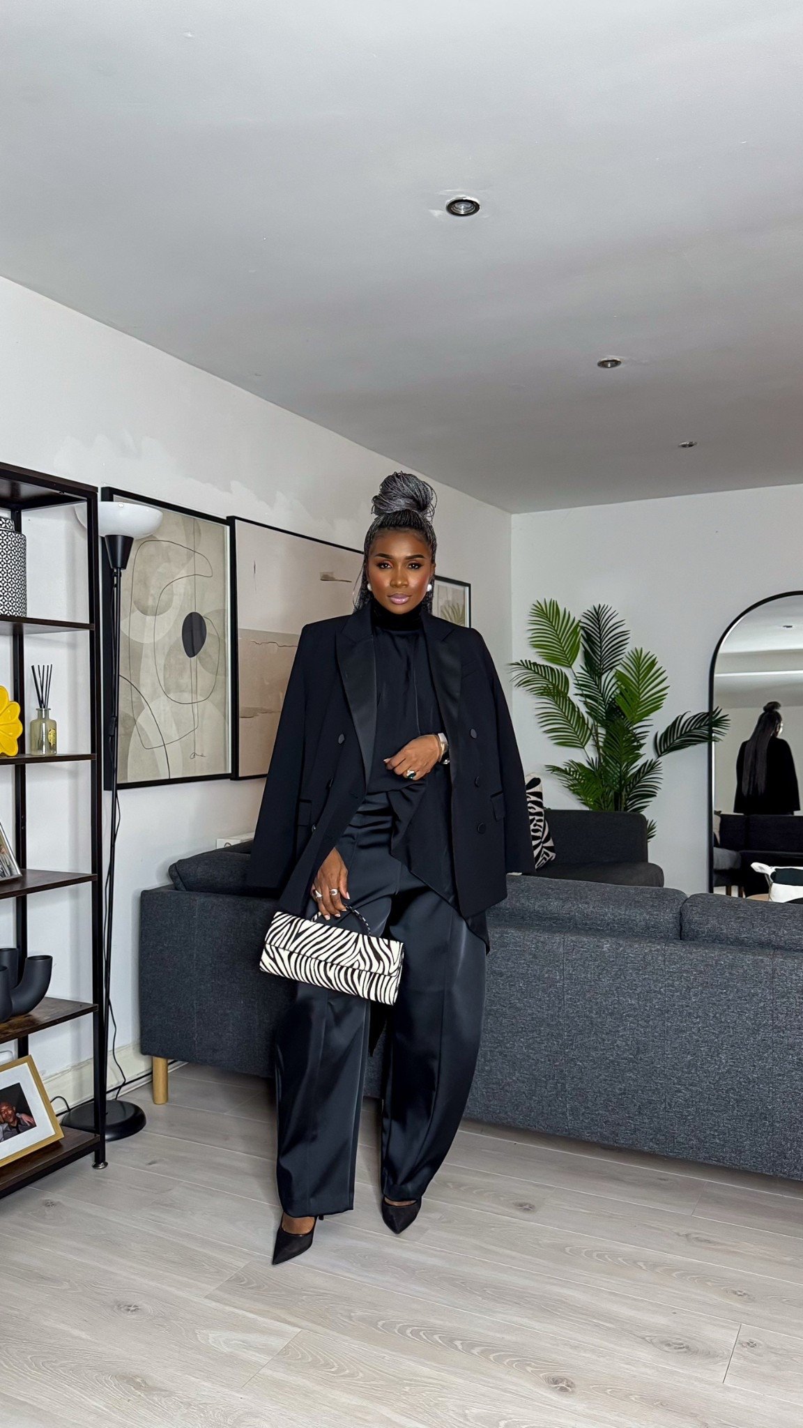 Kicking off festival season in my favourite language! When in doubt, go all black. December elegance unlocked.
