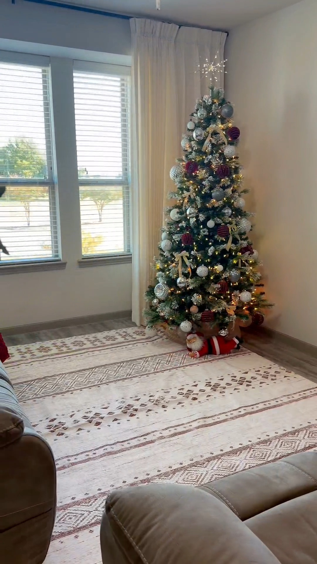 La vieja ya no combinaba... necesitaba una actualización urgente✨
Cuéntame que te pareció este pequeño cambio

#LTKHome #LTKSeasonal #LTKmomlife