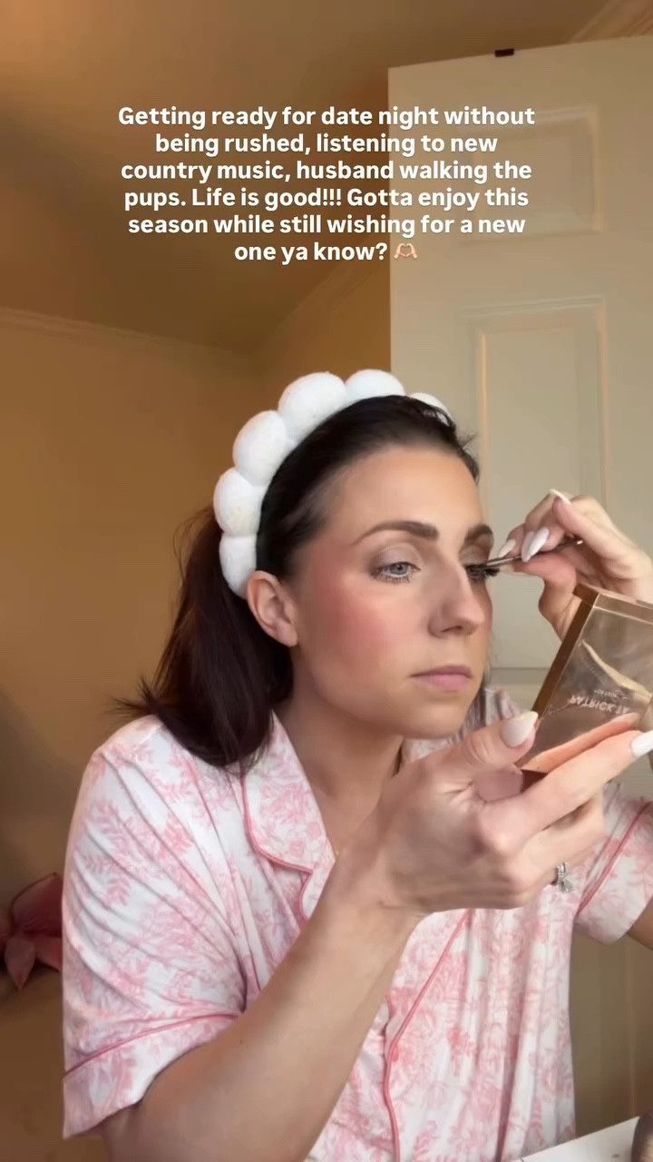 Getting ready for date night without being rushed, listening to new country music, husband walking the pups. Life is good!!! Gotta enjoy this season while still wishing for a new one ya know? 🫶🏻 

 