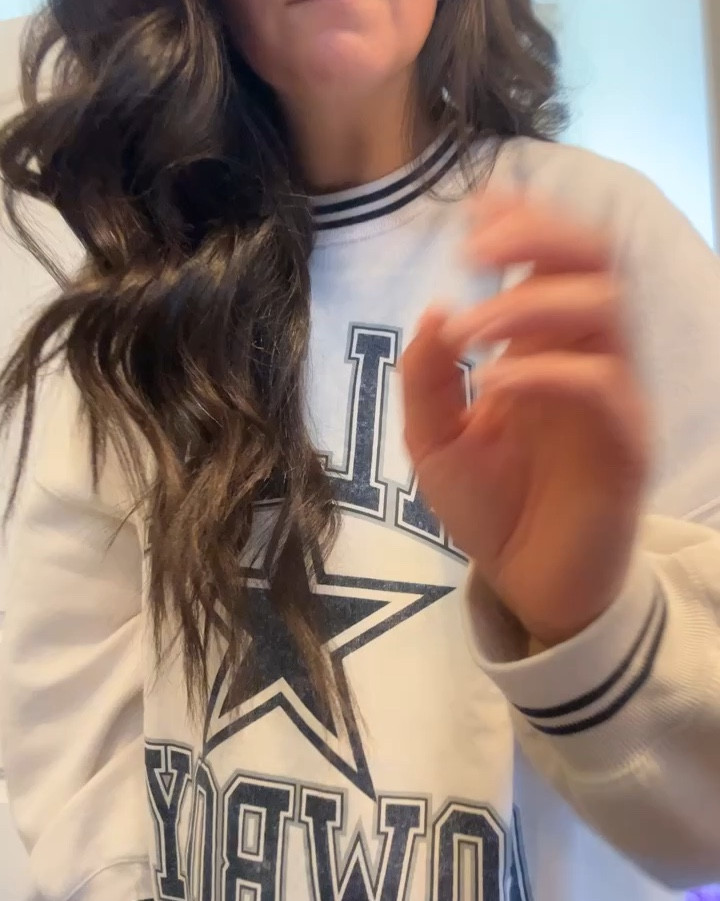 Abercrombie NFL Sweatshirt! Oversized fit. Take your true size for this fit or size down one. I’m wearing a Large.

#LTKMidsize #LTKFindsUnder100 #LTKFindsUnder50