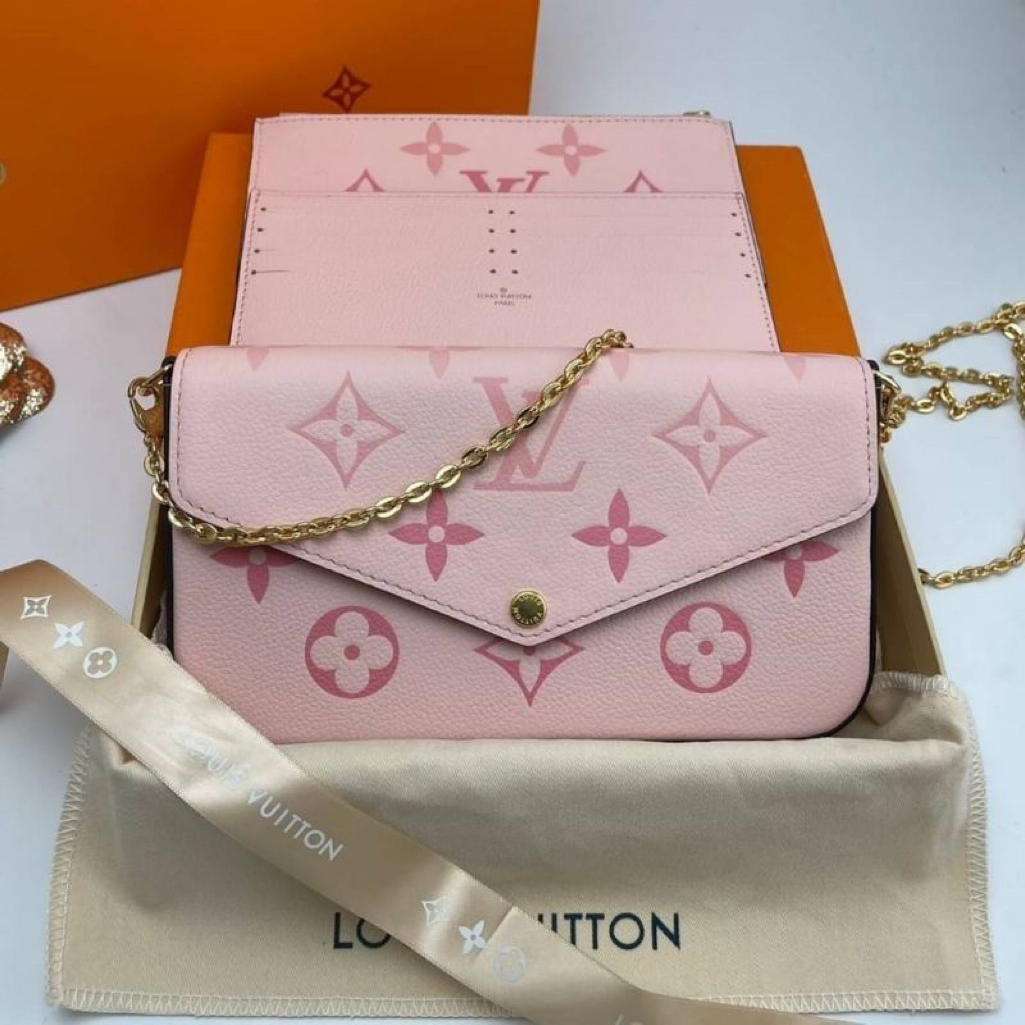 LV Felicie 🖤 $48 https://bit.ly/3jpnscL #dhgate dhgate

#LTKFind #LTKitbag #LTKunder50