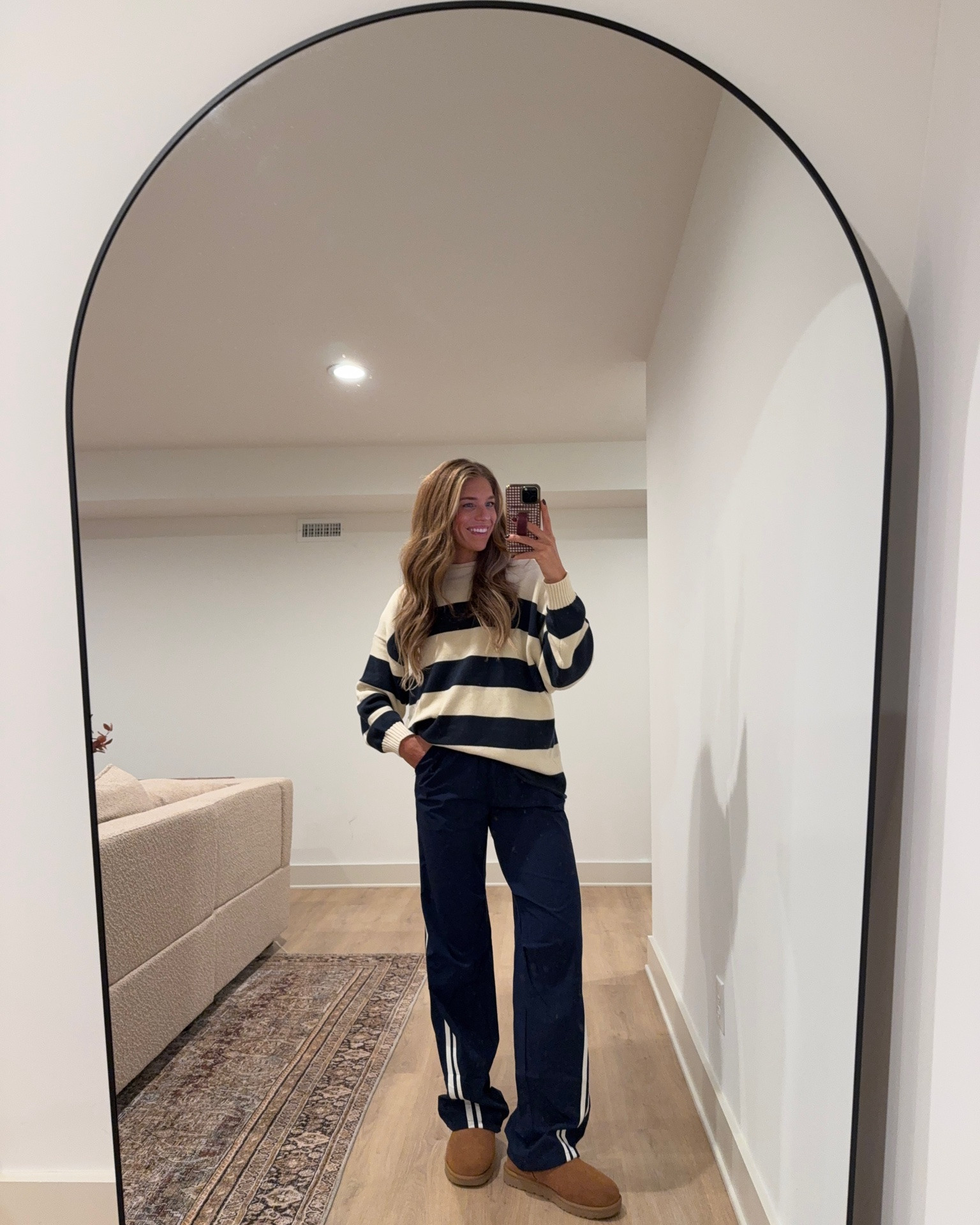 But I wore today I was super cozy and tall girl friendly these joggers from Amazon come along and seems that I’m wearing the 36 inch inseam this striped sweater from Aritzia so cozy and cute