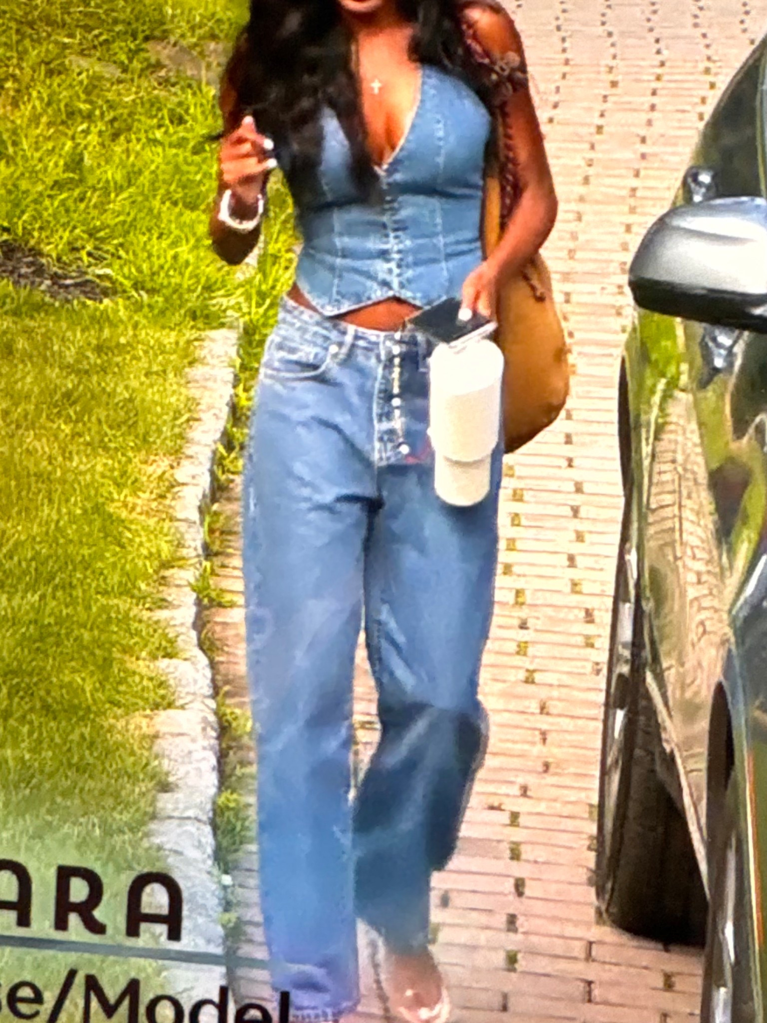 This denim set is White Fox from last year but I linked a super similar set 💙👖

jeans l denim l denim set 