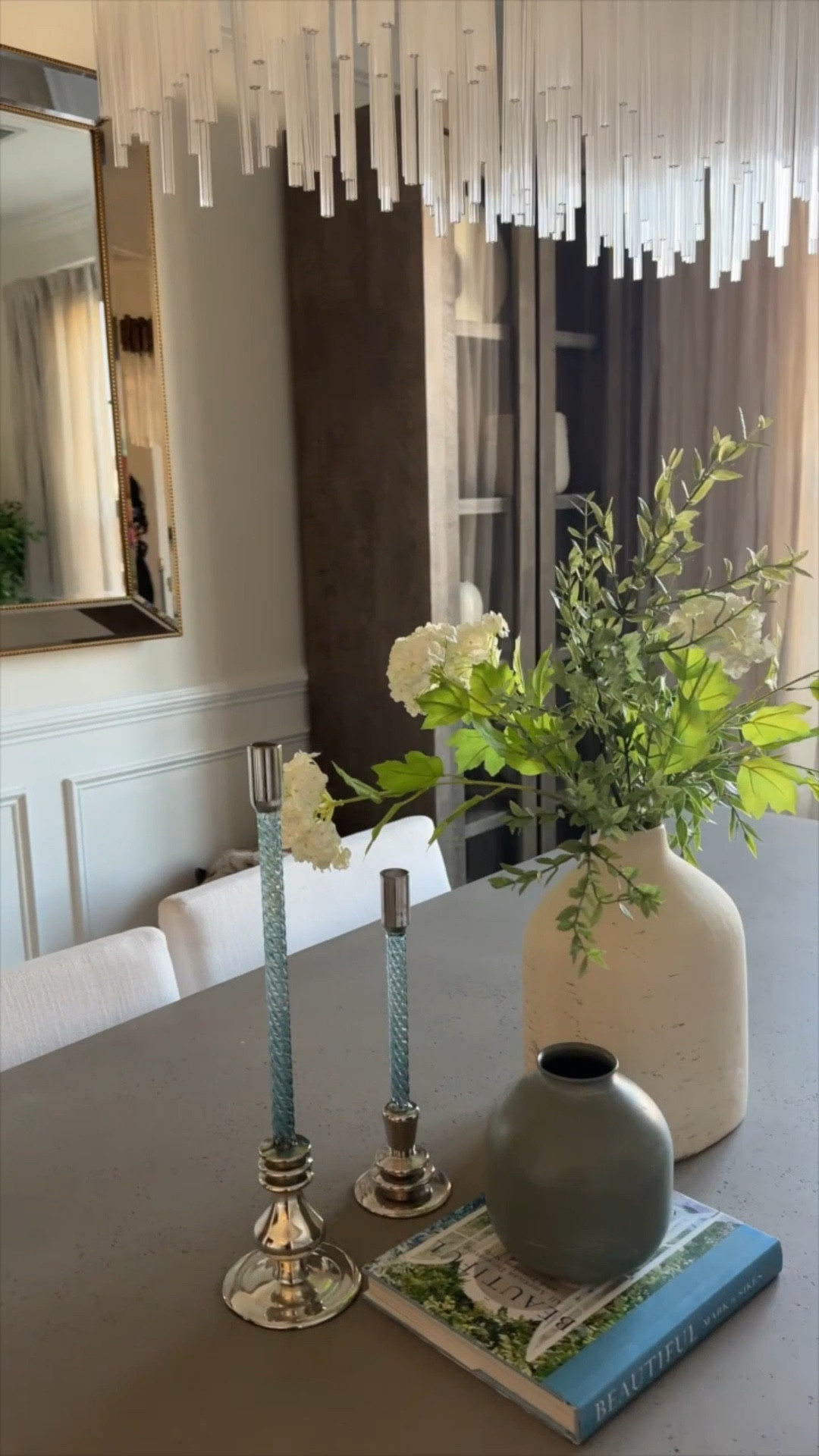 Making over our dining room in preparation for the new year! I’m entering my hosting era so I need a plain backdrop for all my dinner parties! 

Home decor, dining room, dinner party, hosting, new years goals, 2026


#LTKdayinmylife #LTKHome #LTKHoliday