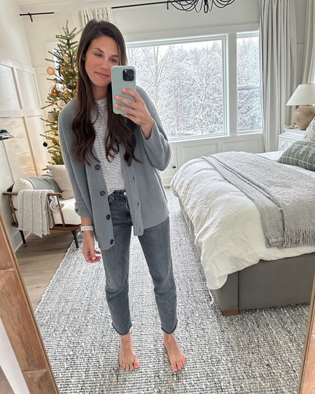 This Jenni Kayne cashmere cardigan is one of my go to pieces! I love this dusty blue color. I sized down, wearing an XXS. Use code KAYLA15 to save! 

#jennikayne #cashmere #cashmerecardigan #holidayoutfit #thankgsivingoutfit

#LTKsalealert #LTKstyletip #LTKfit